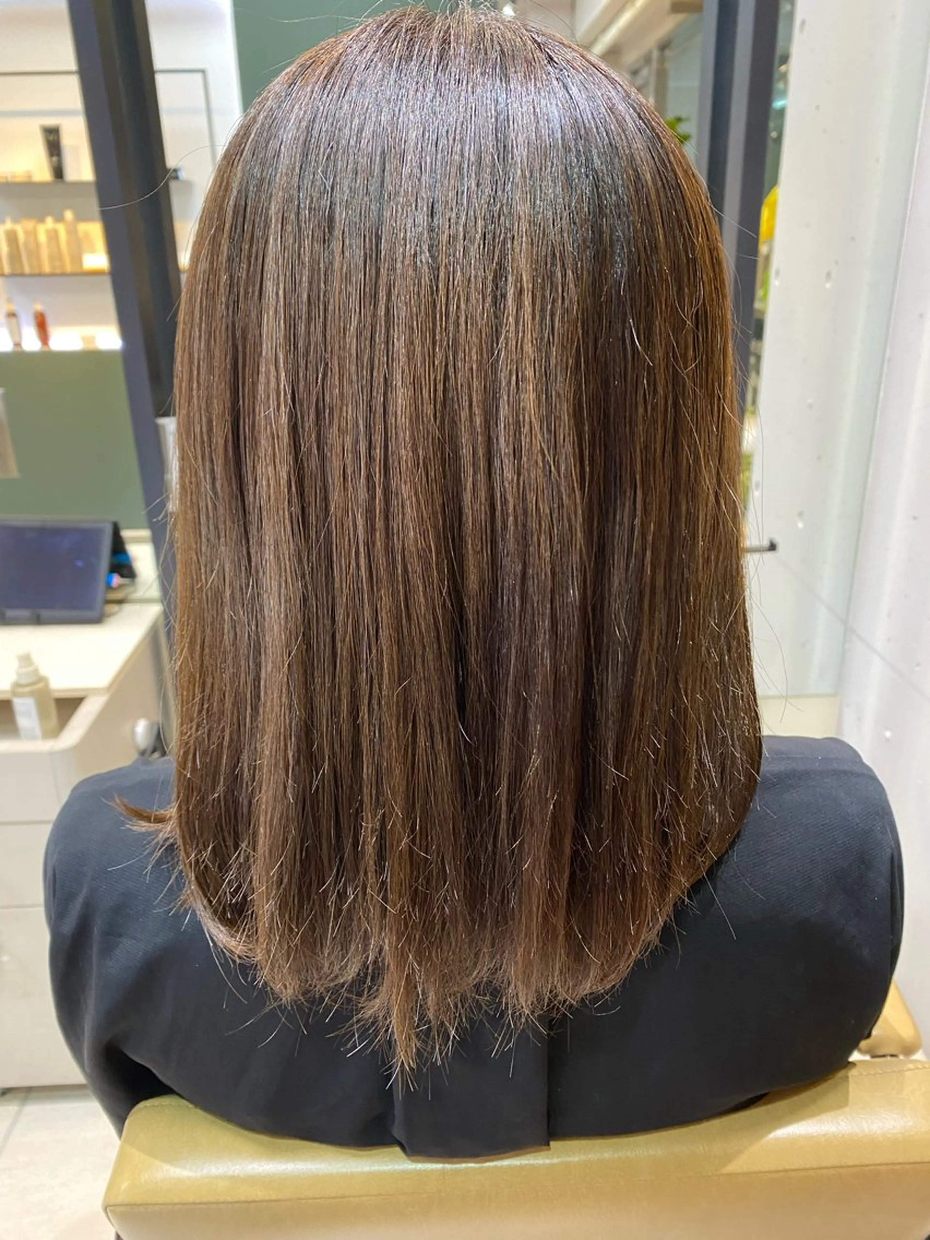 セミロング カラー ブラウンカラー PREVIA銀座渡辺 真矢のヘアスタイル