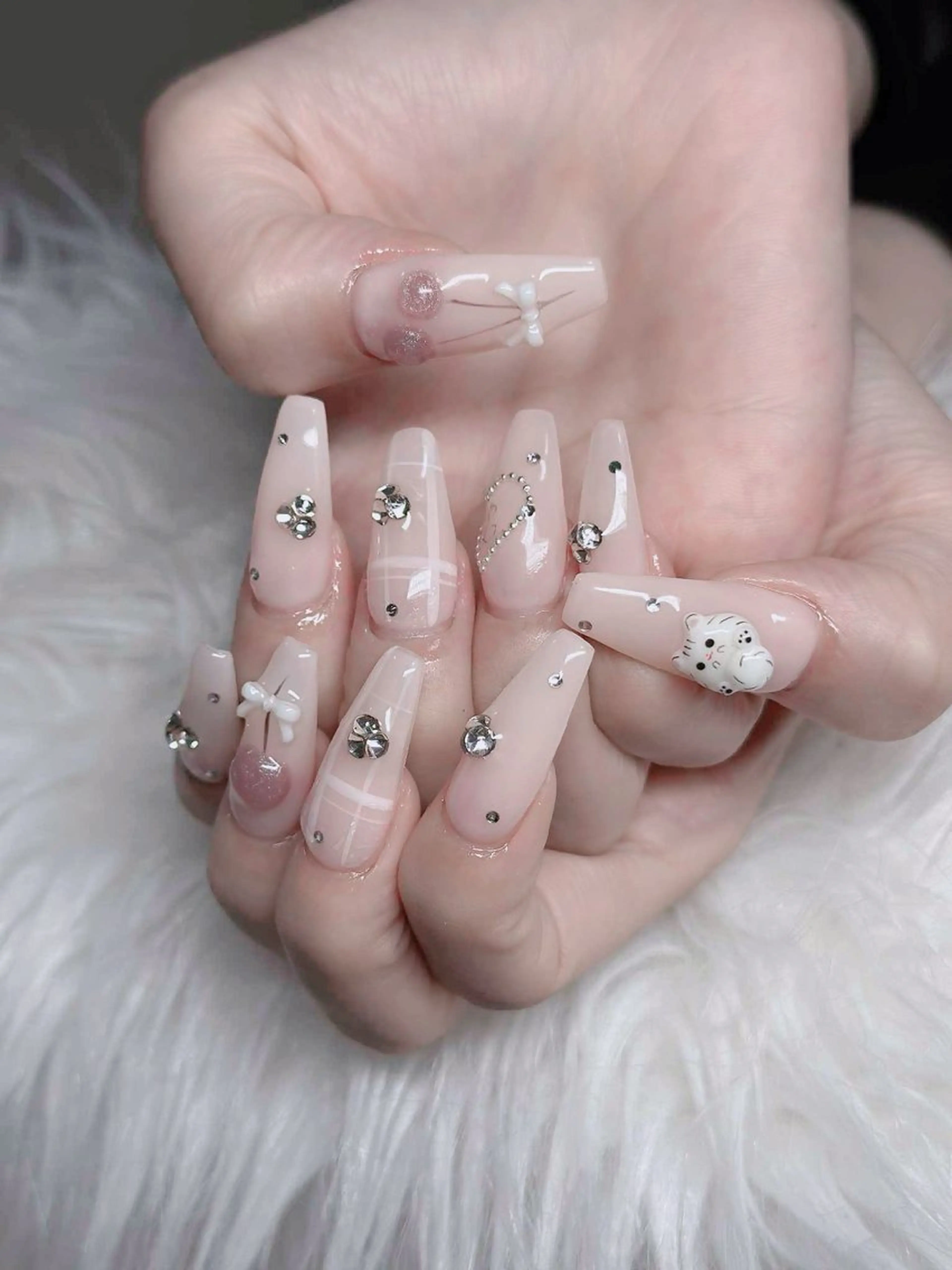 ネイル フレンチネイル ジェルネイル ガラスフレンチ ハロウィン ハート ハンドネイル H.baby Nail Salonのネイルデザイン