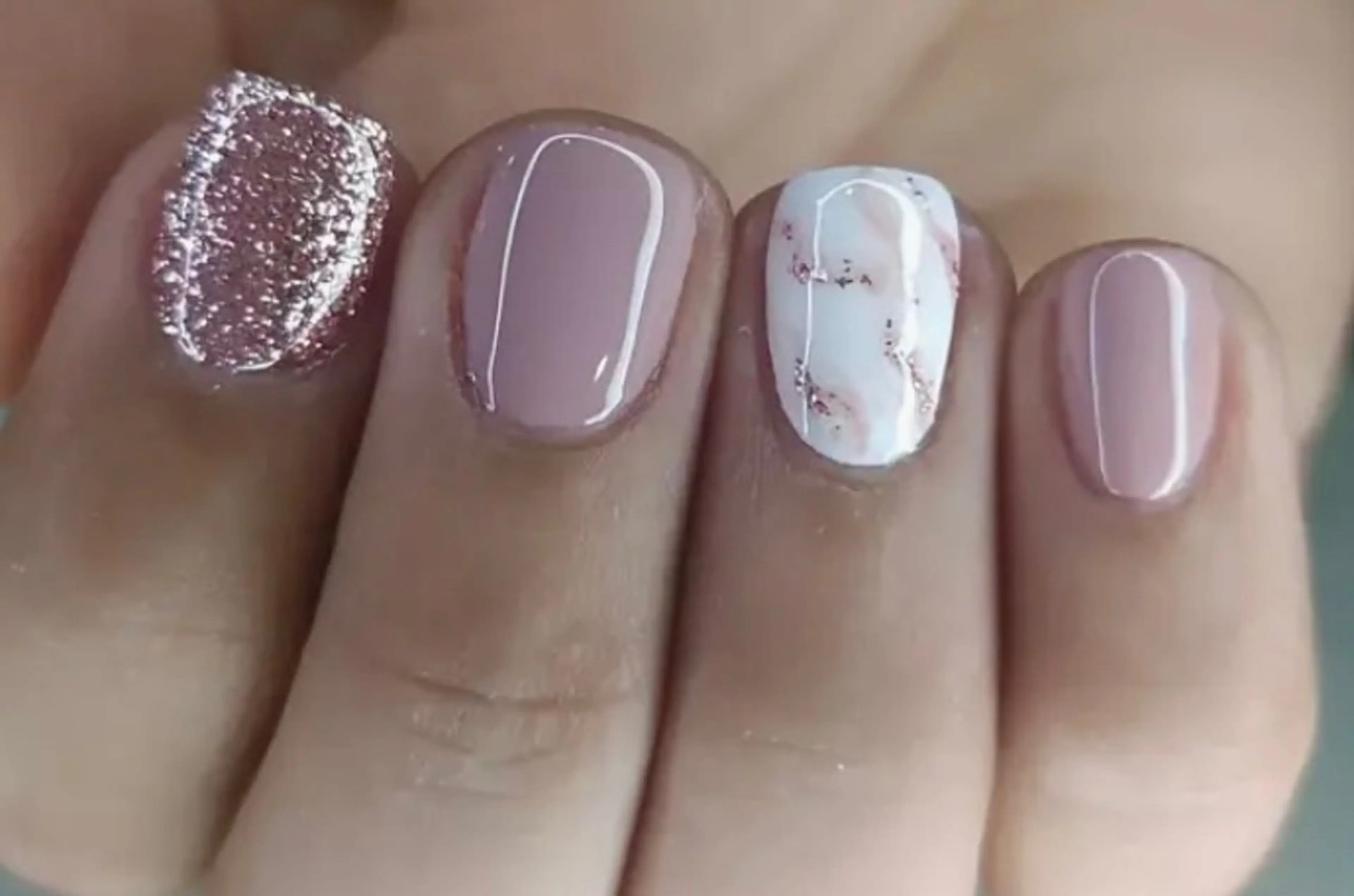 ネイル ラメ(グリッター) ワンカラーネイル オトク ネイルのネイルデザイン