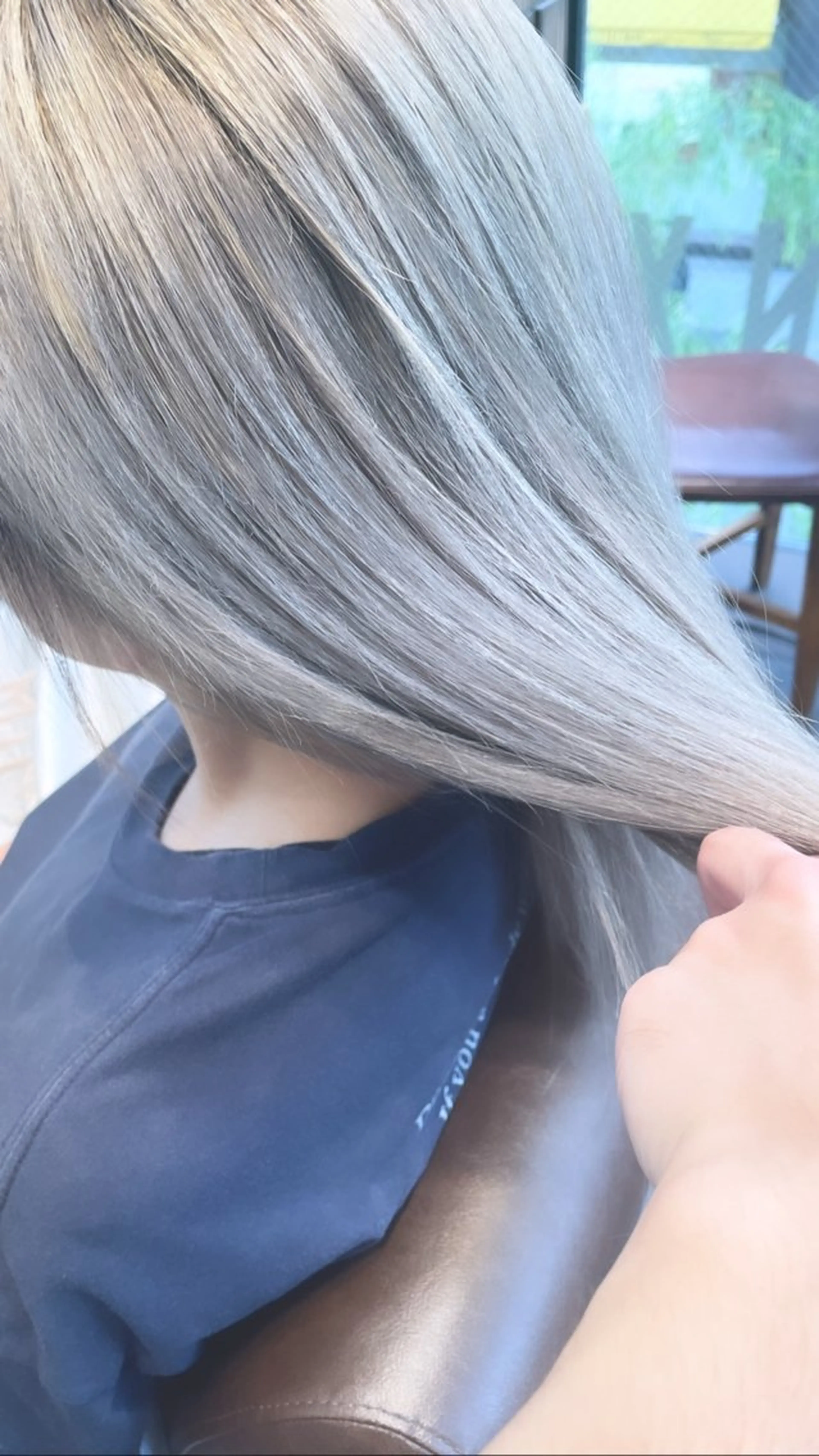 セミロング カラー ヘアカラー ブリーチ＆縮毛矯正 🧸tomoki🧸のヘアスタイル