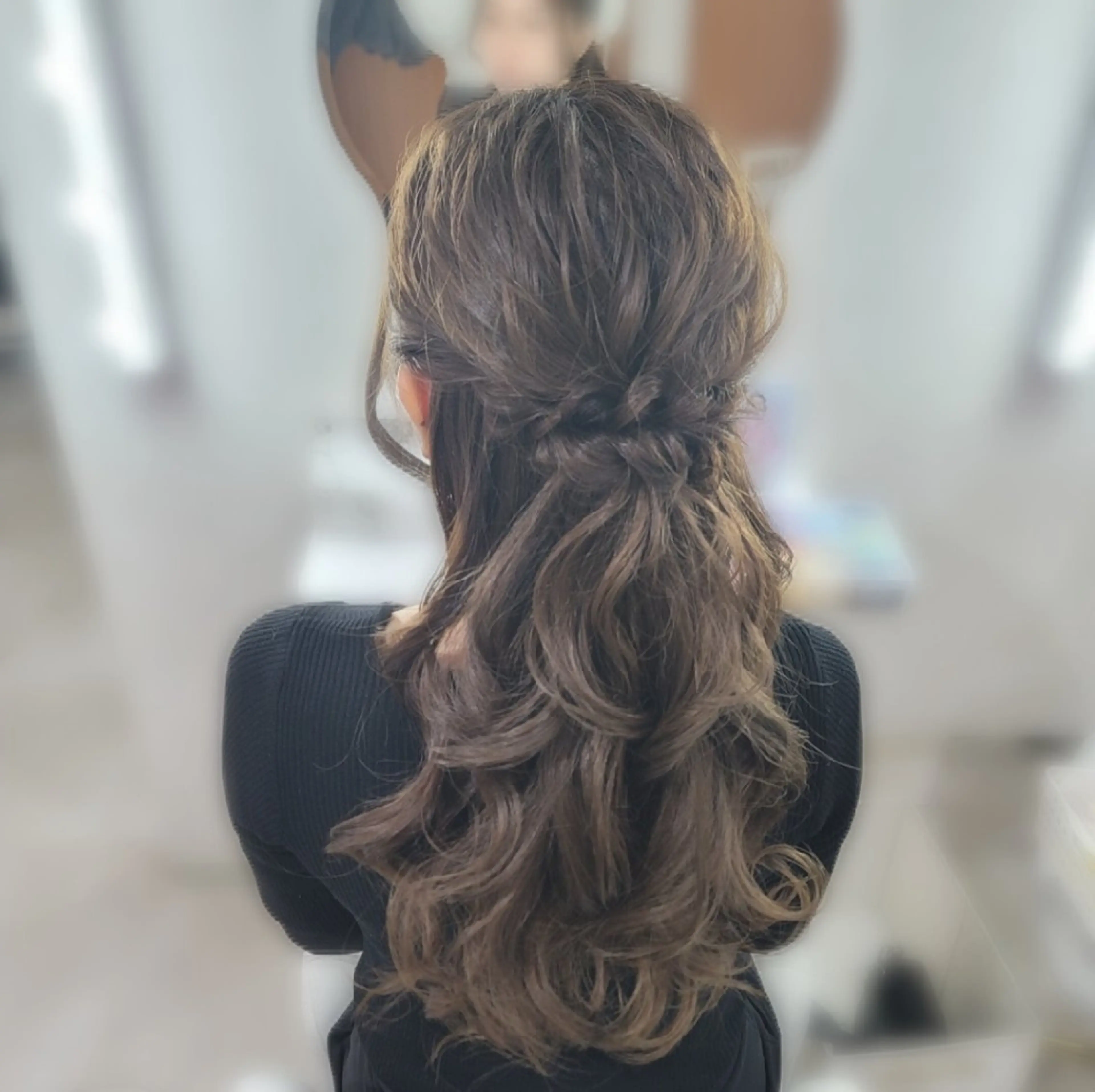 ロング ヘアアレンジ ハーフアップ ヘアセット 渥美 寿美翔のヘアスタイル