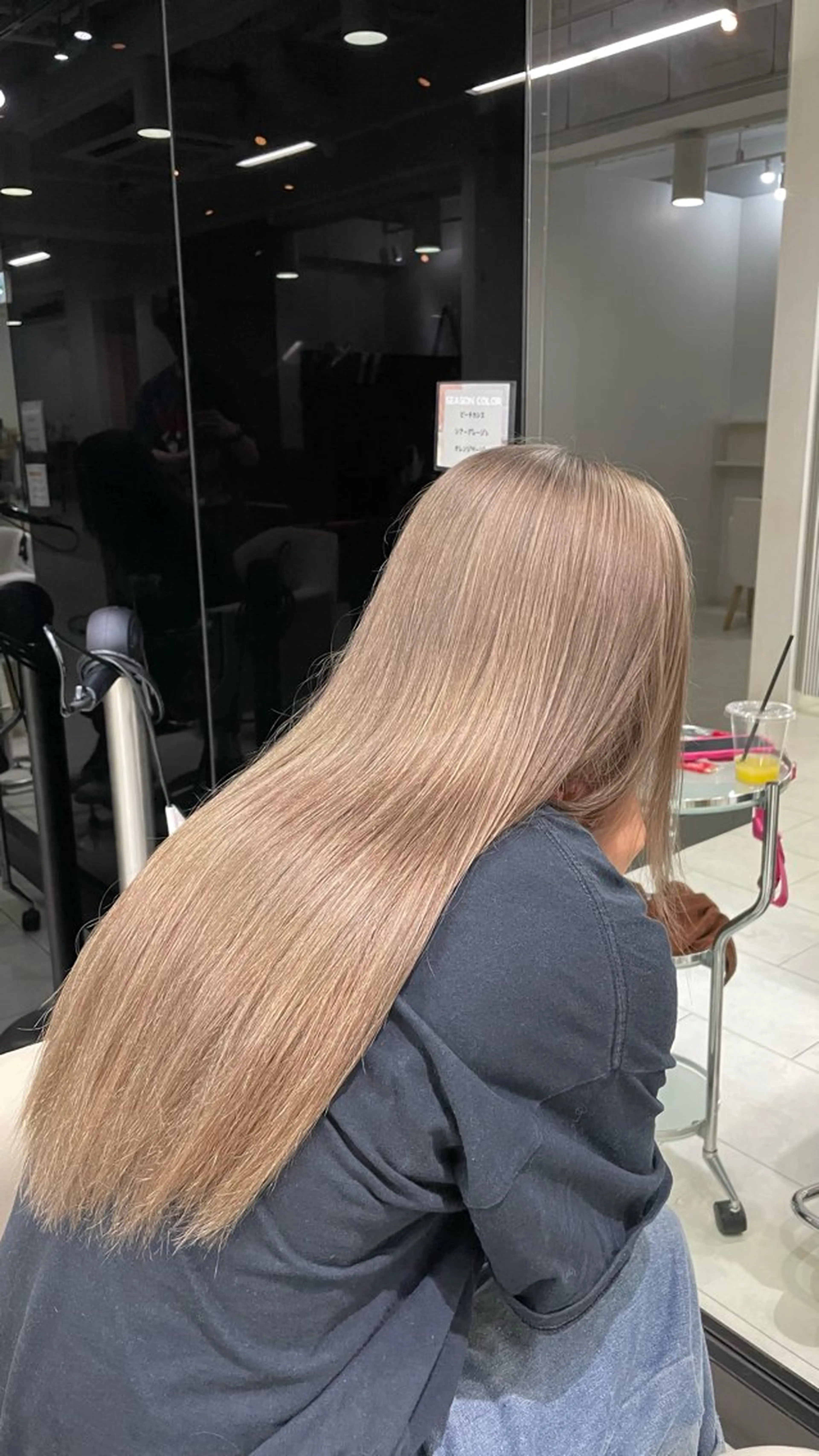 カラー ベージュカラー ブリーチ ミルクティーベージュ QUEEN'S GARDEN by k-two shinsaibashi所属・k-two心斎橋 ヨシダヒロトのヘアスタイル