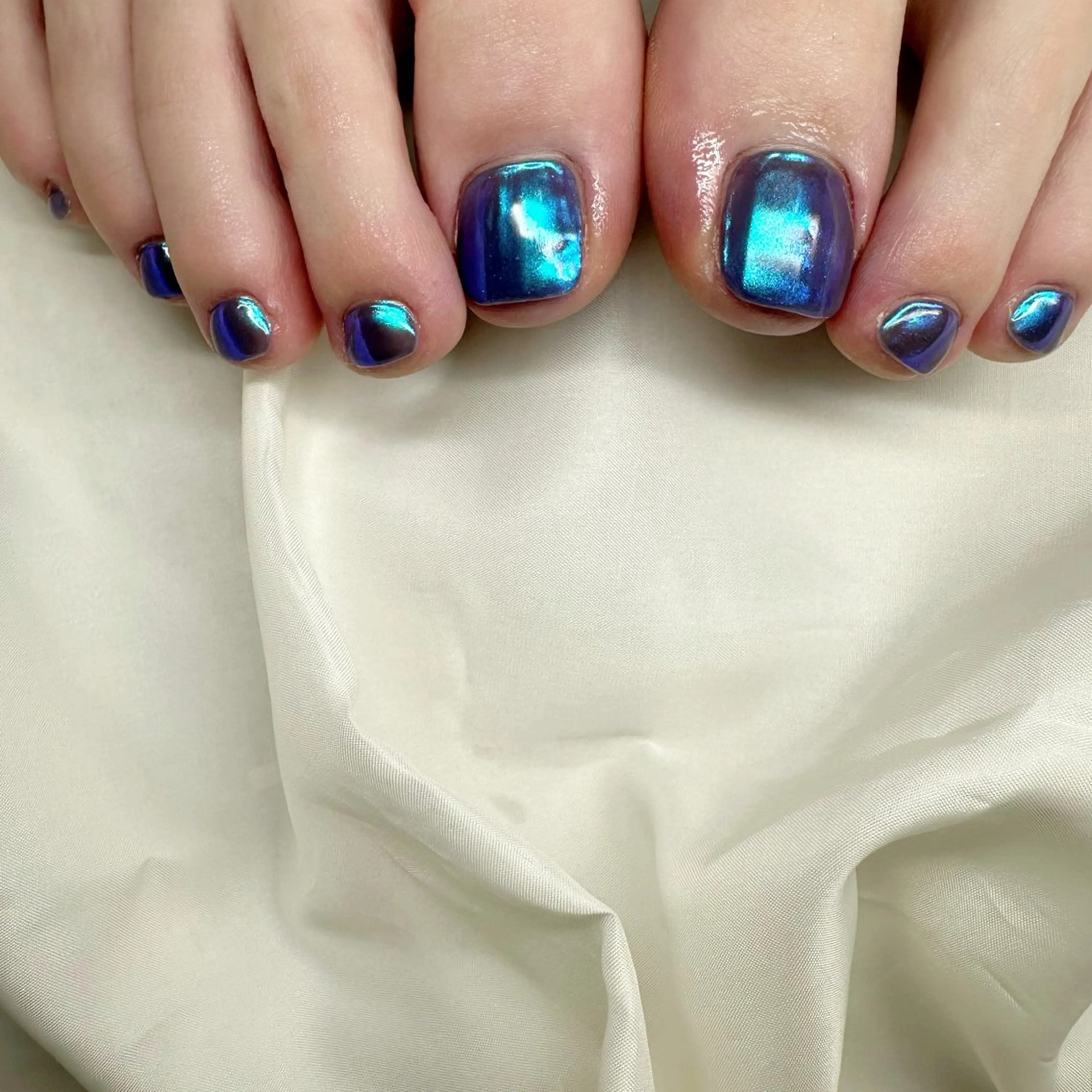 ネイル オーロラネイル ブルー クリアネイル フットネイル 氷ネイル・うるうるネイル 🪞KAPE NAIL 🪞のネイルデザイン