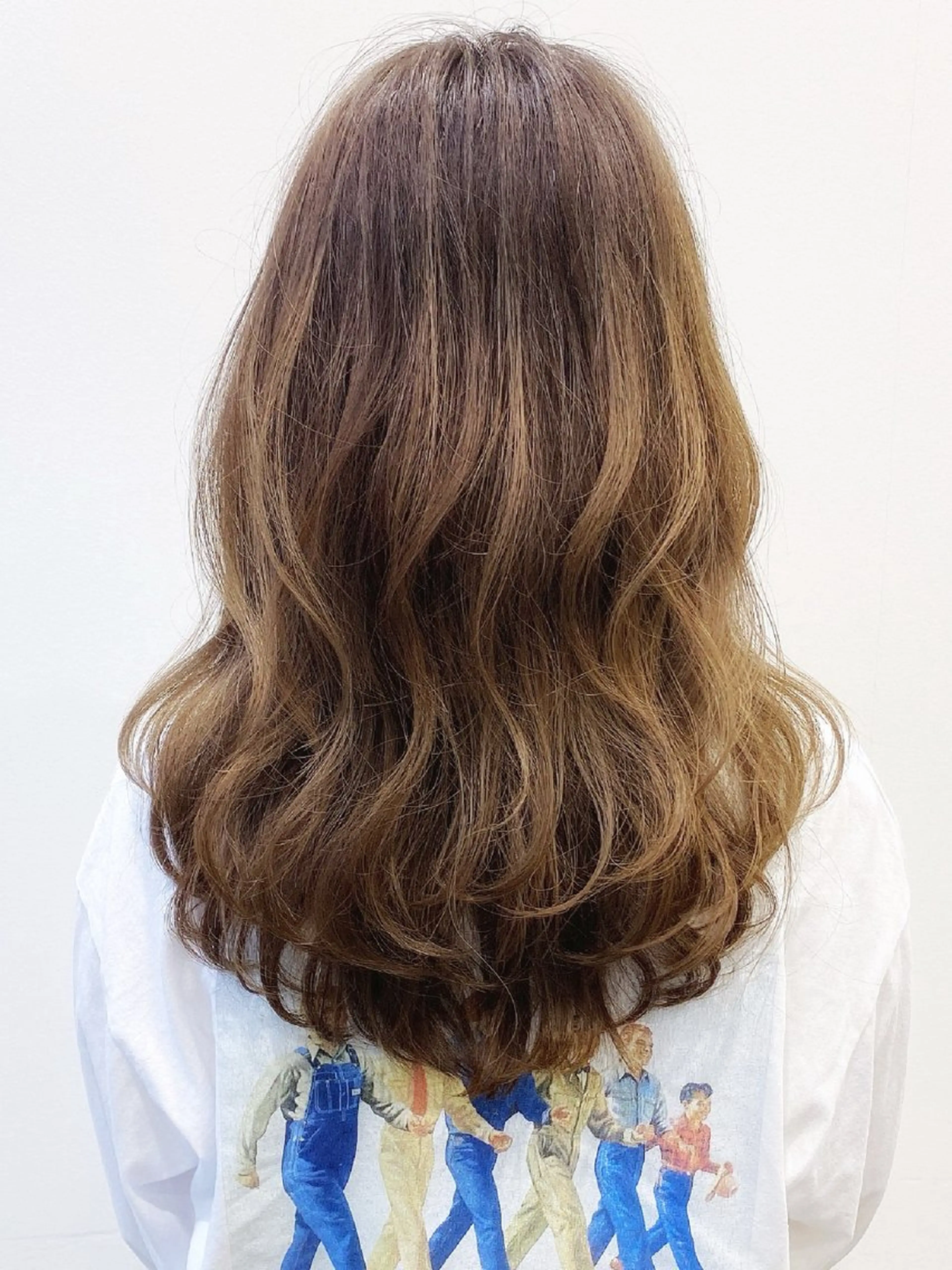 ロング AFLOAT TOKYOのヘアスタイル