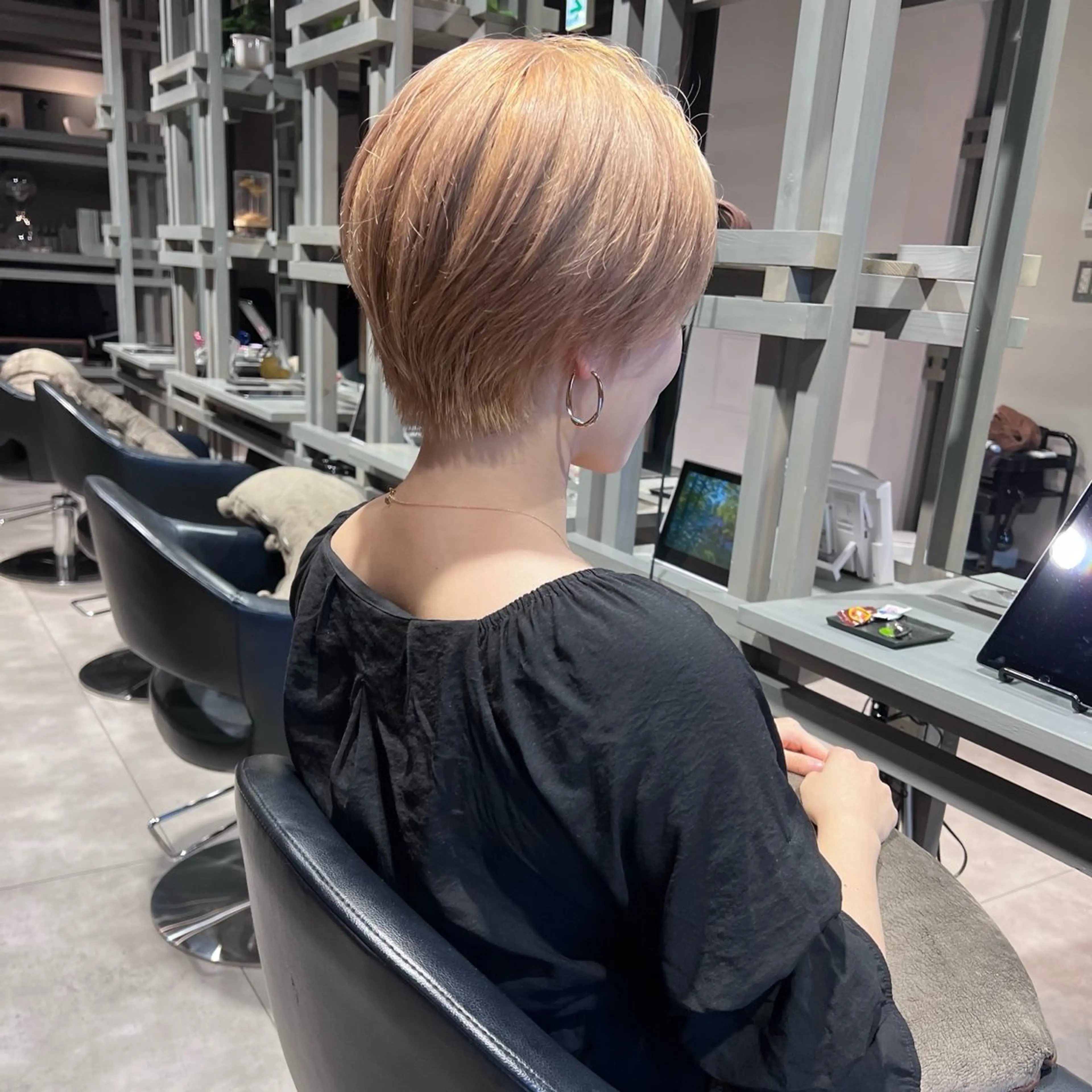 ショート ハイライト 髪質改善 レイヤーカット ショートヘア カット ヘアカラー トリートメント また会いたくなる 美容師【KENTA】のヘアスタイル
