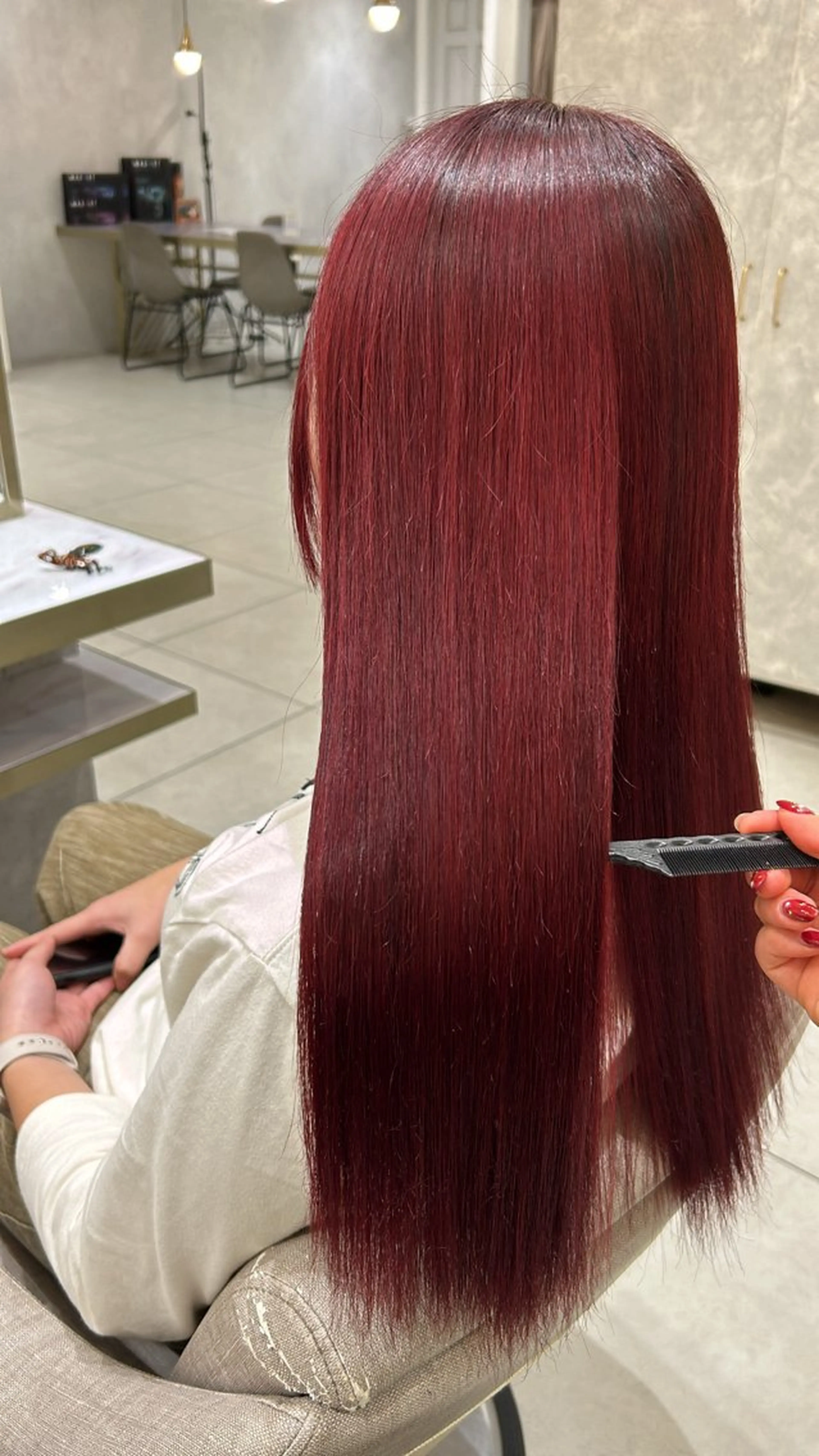 カラー 根本 美咲のヘアスタイル