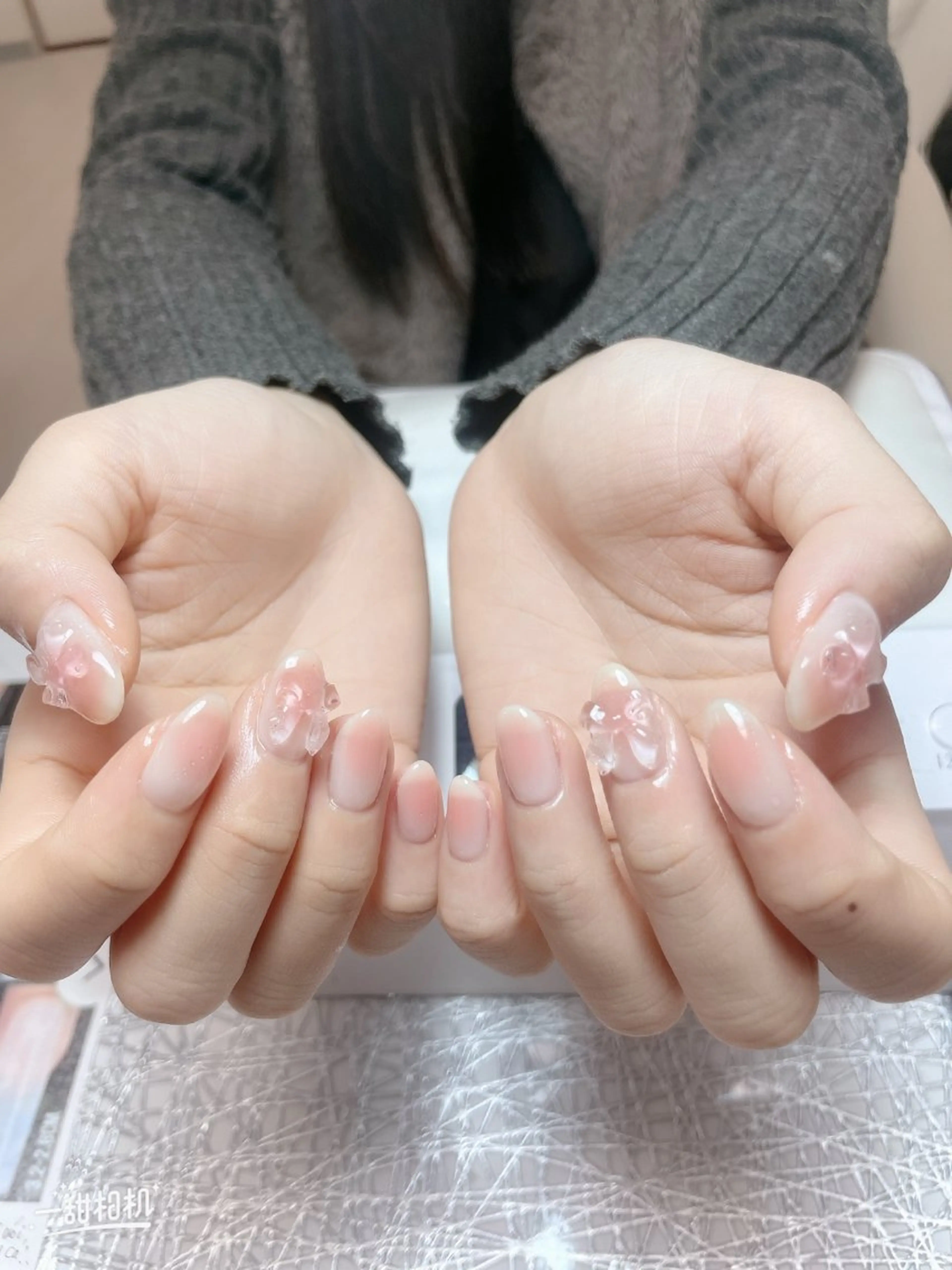 ネイル チークネイル 長さ出し フレンチネイル キラキラネイル ラメ(グリッター) ハンドネイル Vp ネイルのネイルデザイン