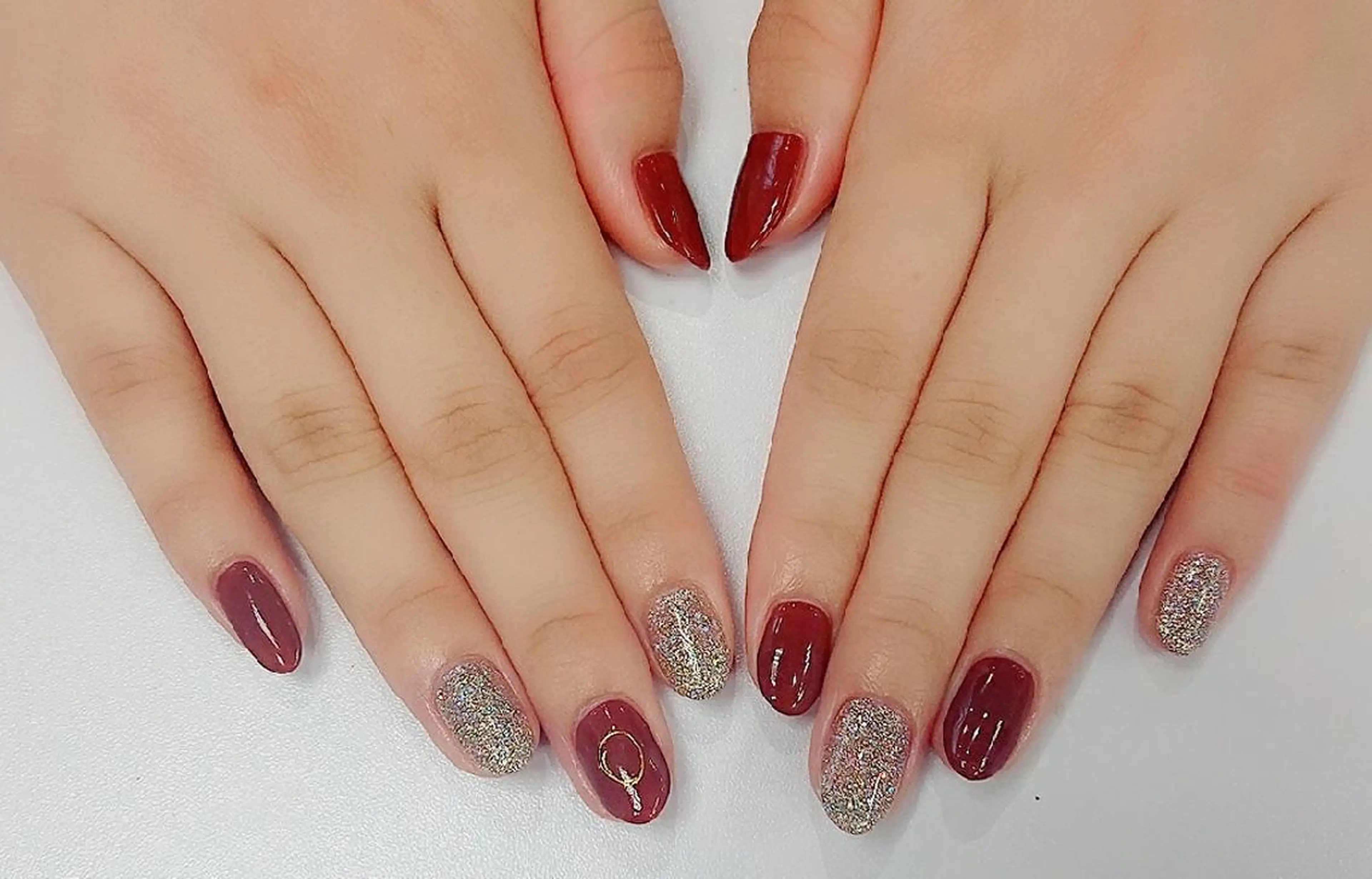 ネイル ブラウン ラメ(グリッター) シルバー 🍒当日もOK🍒 𝑳𝑼𝑵𝑨花井のネイルデザイン