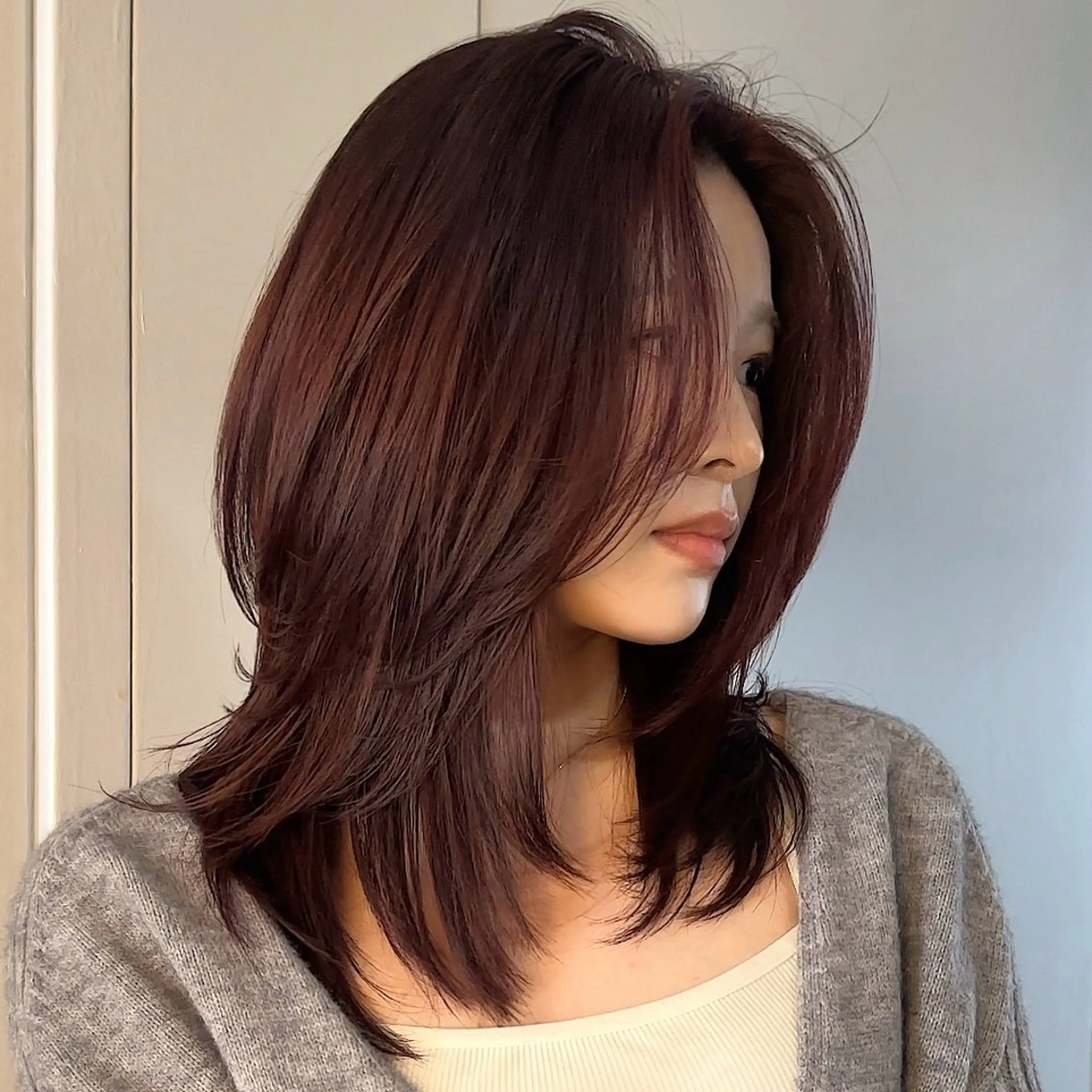 ミディアム 岸本 理希のヘアスタイル