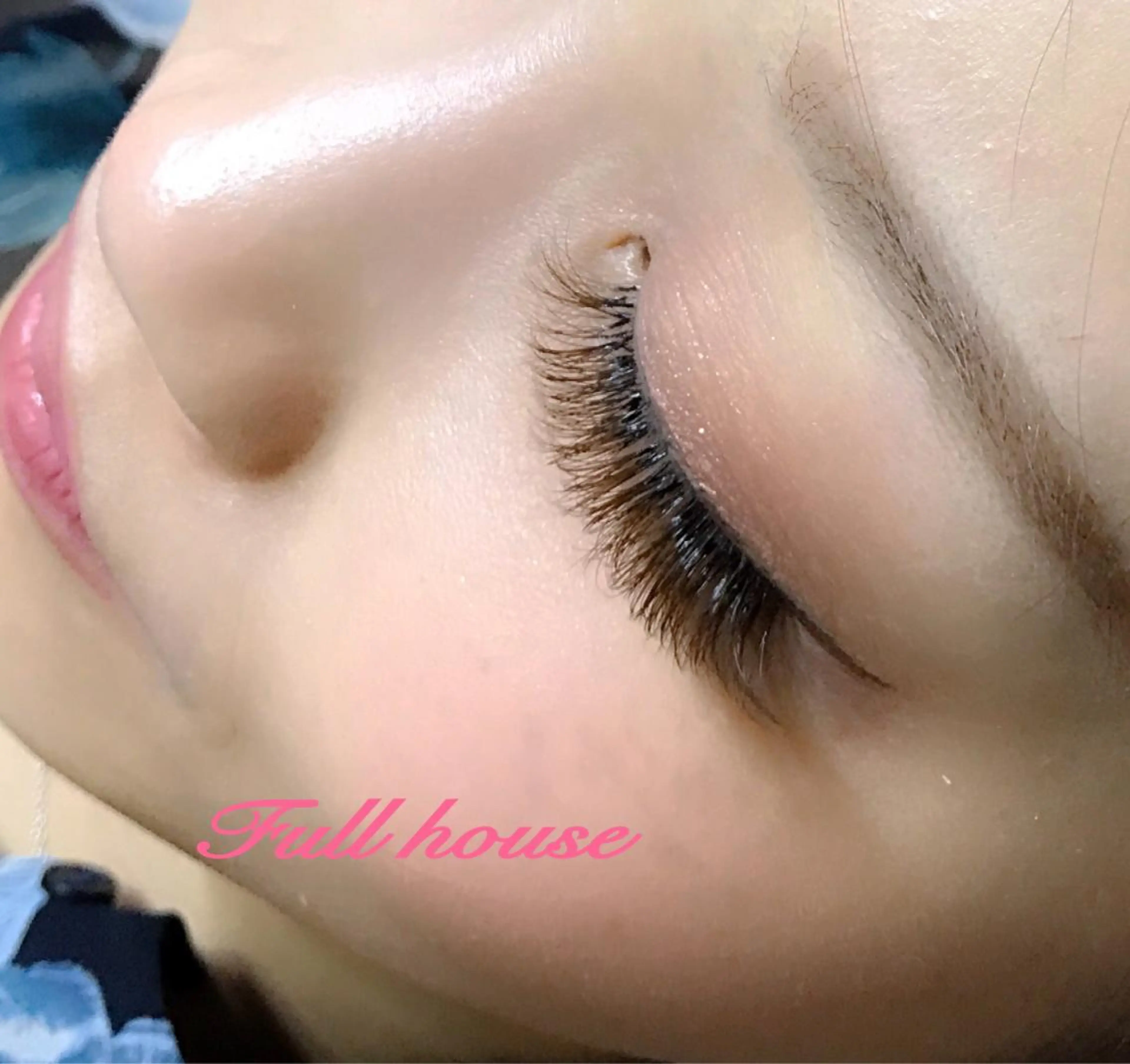 マツエク・マツパ カラーマツエク ナチュラル ボリュームラッシュ familiar所属・familiar 【フェイシャル】のエステ・リラクイメージ