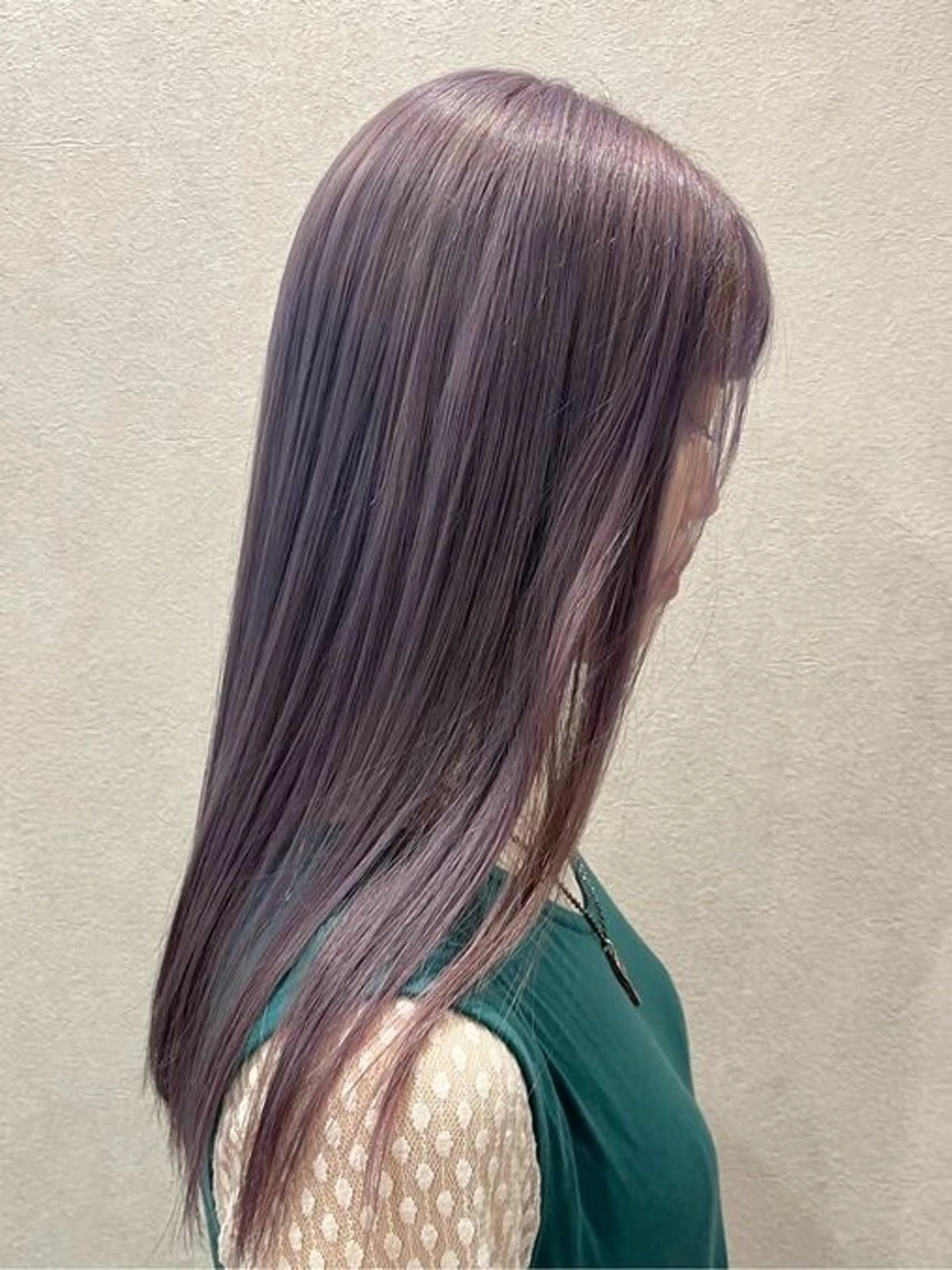 ロング カラー ベージュカラー ブリーチ ラベンダーカラー ラベンダーベージュ サキ🤍ハイトーン 🩰くびれ巻きヘアのヘアスタイル