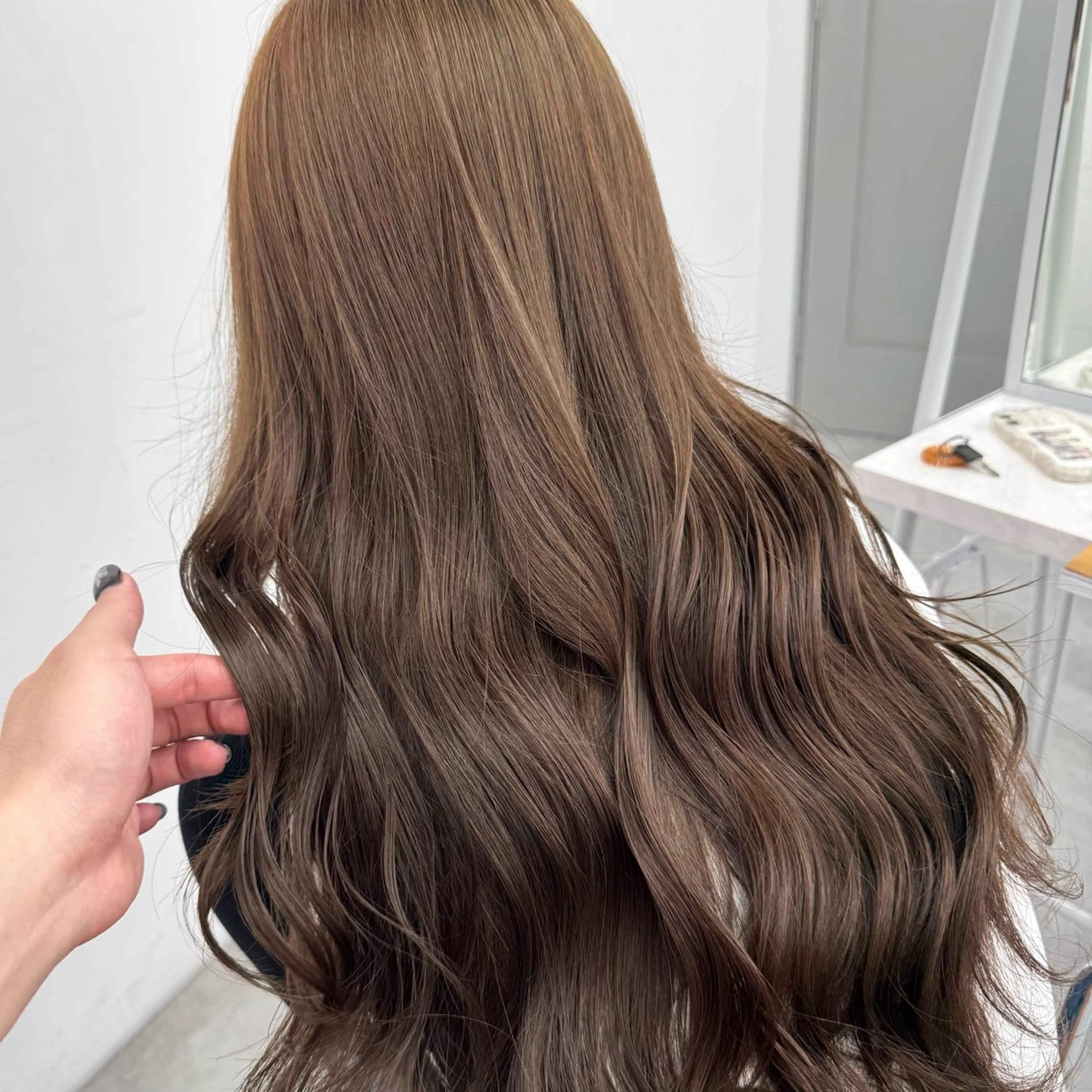 ロング カラー ヘアアレンジ ヘアカラー ブリーチなしカラー /ベージュ/安形翔のヘアスタイル