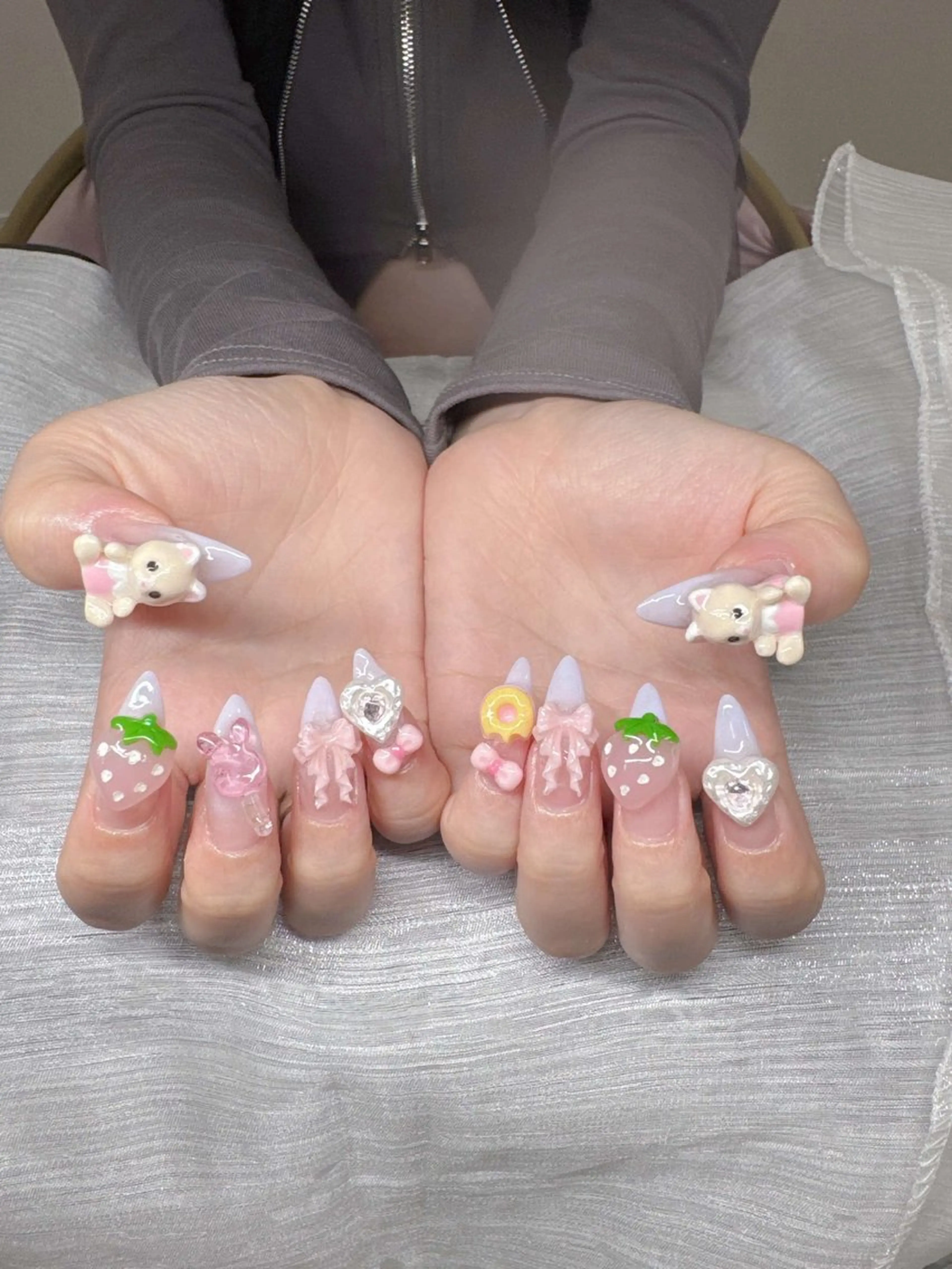 ネイル 長さ出し グラデーション 卒業式 キラキラネイル マグネットネイル Lee Nailsのネイルデザイン