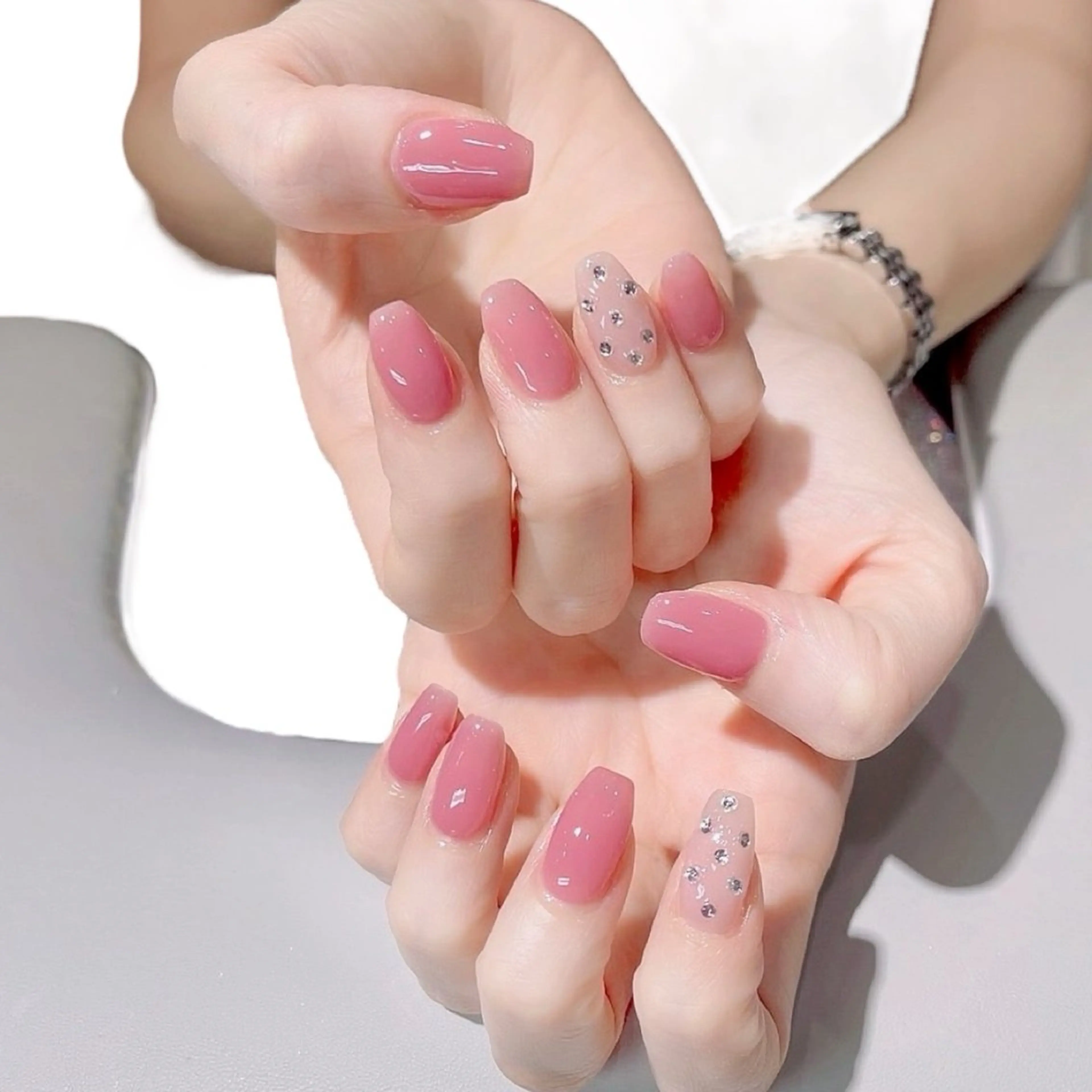 【自爪】シンプルワンカラー《おすすめアート2本》★初回ソフトジェル付け替えオフ&ケア無料★の写真