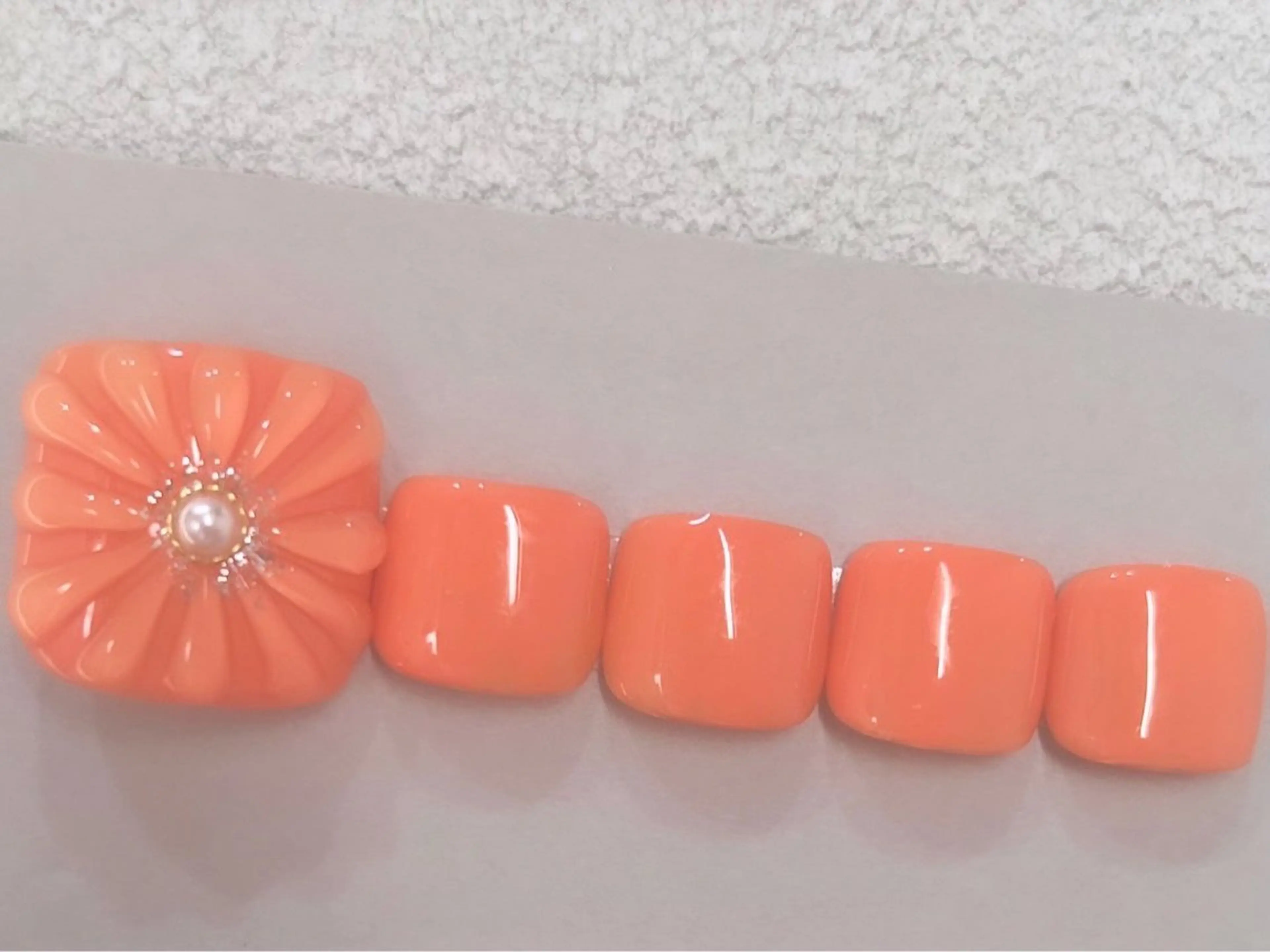 特別価格🍓〈フットネイルオフ無料〉親指アート 7800→6300の写真