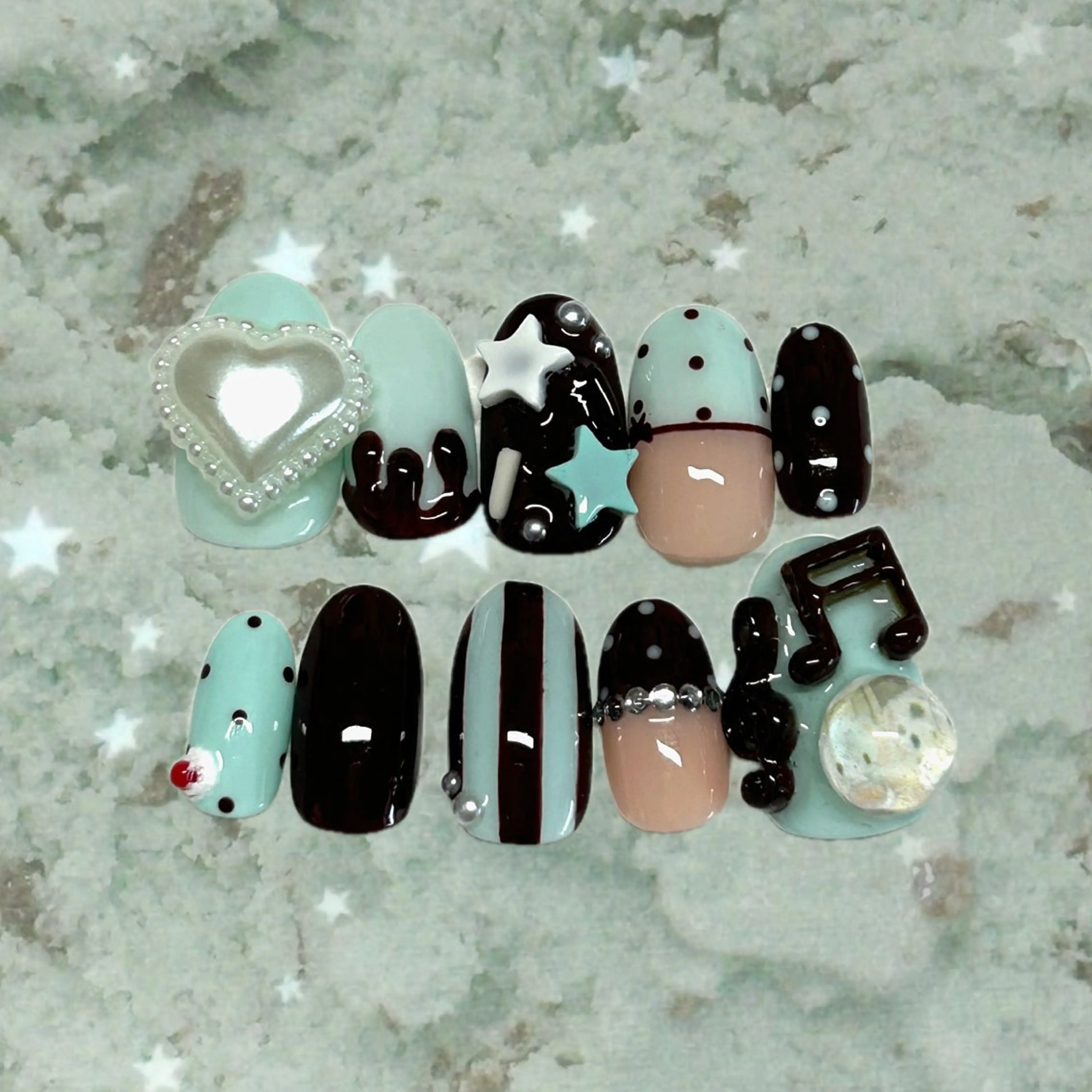 ネイル 鵜沢 さと美のネイルデザイン