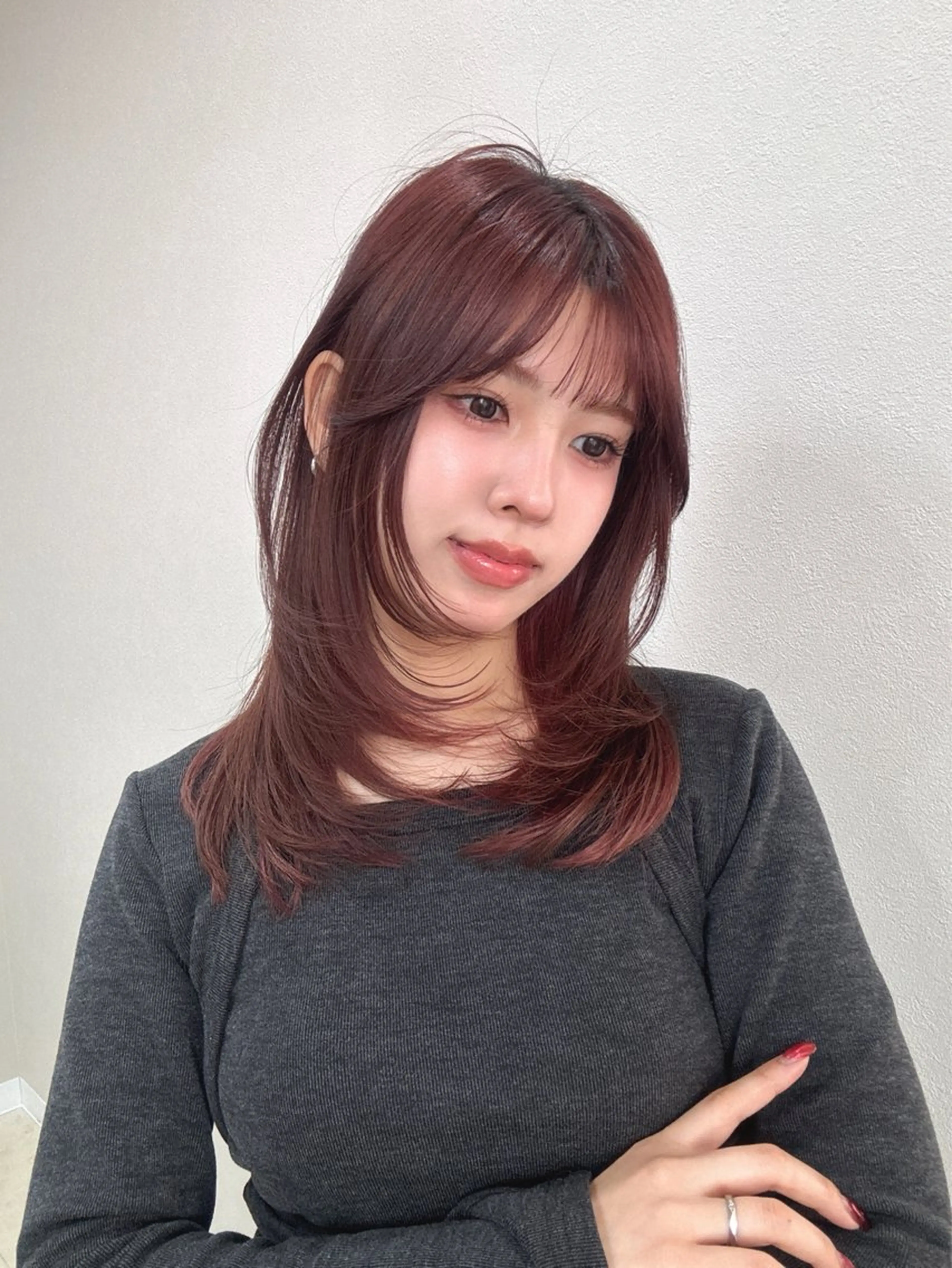 ミディアム カラー ブリーチ ブラウンカラー ブリーチなしカラー ピンクカラー レッドカラー カット ヘアカラー トリートメント 小野寺瑞希 /最小顔カットのヘアスタイル