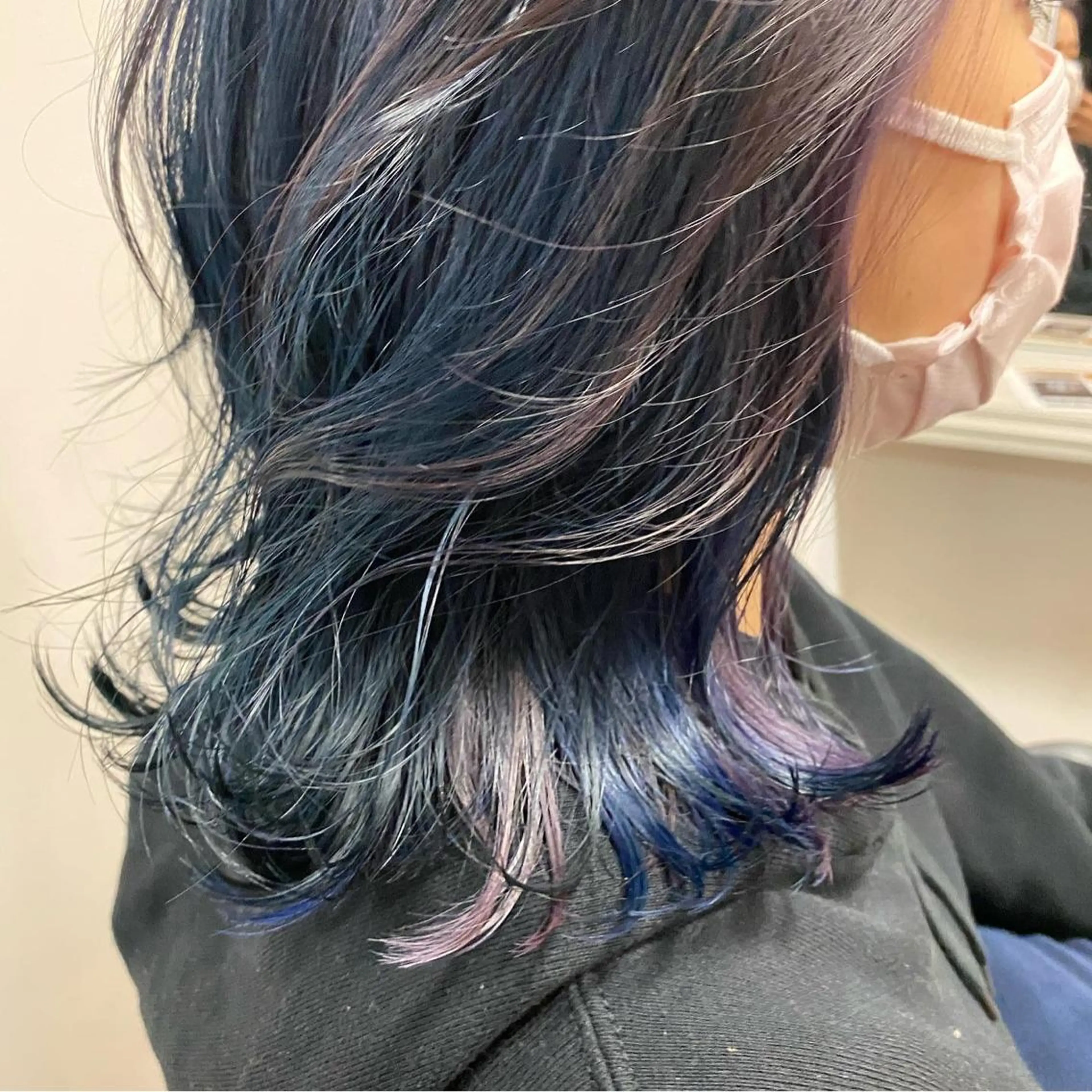 ミディアム カラー ミストバング フェイスフレーミング 梅田ハイトーン チダ ヒナノのヘアスタイル