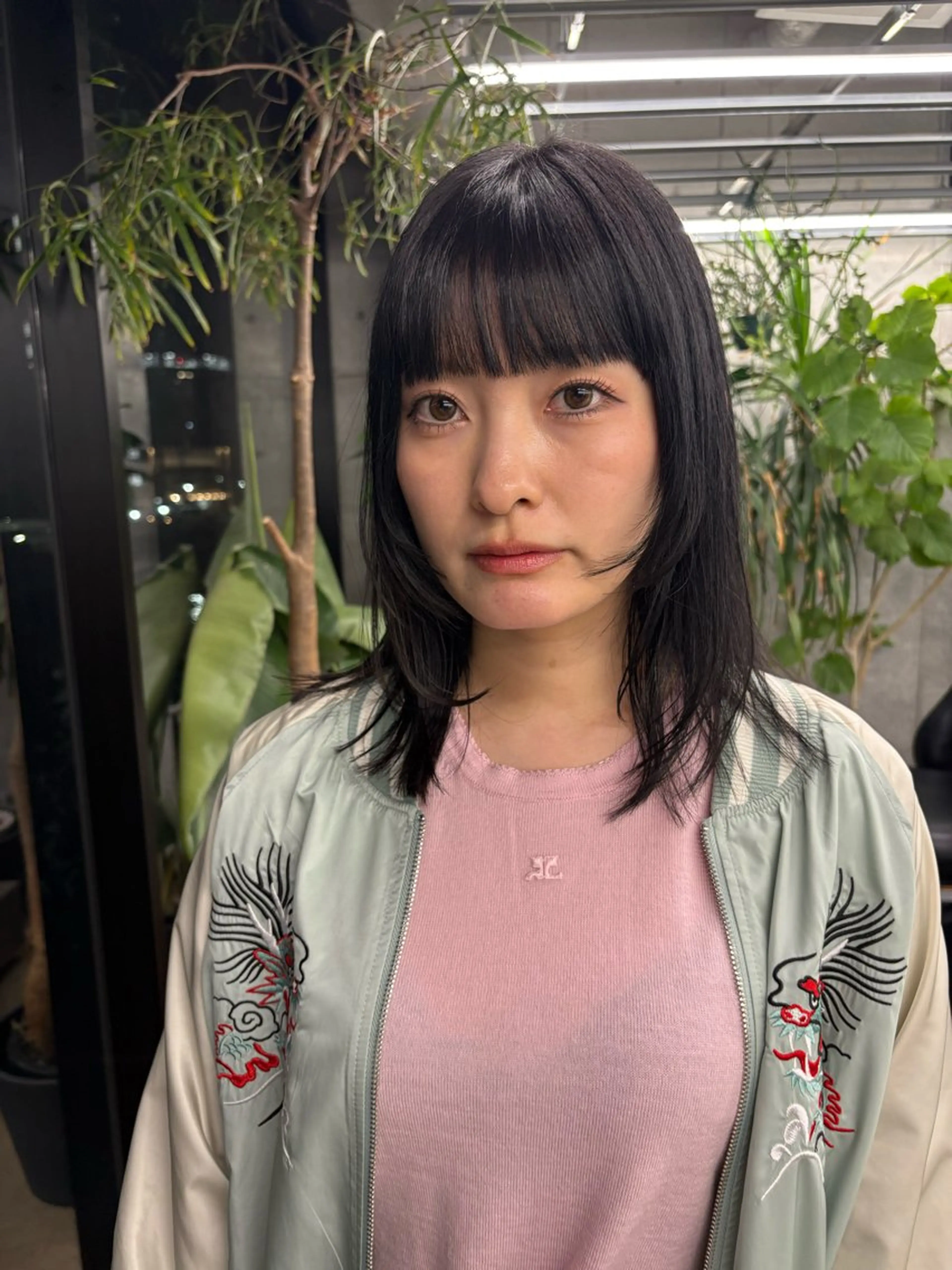 ミディアム カラー 顔まわりレイヤー レイヤーカット カット ヘアカラー トリートメント 似合わせカット レイヤーボブウルフのヘアスタイル