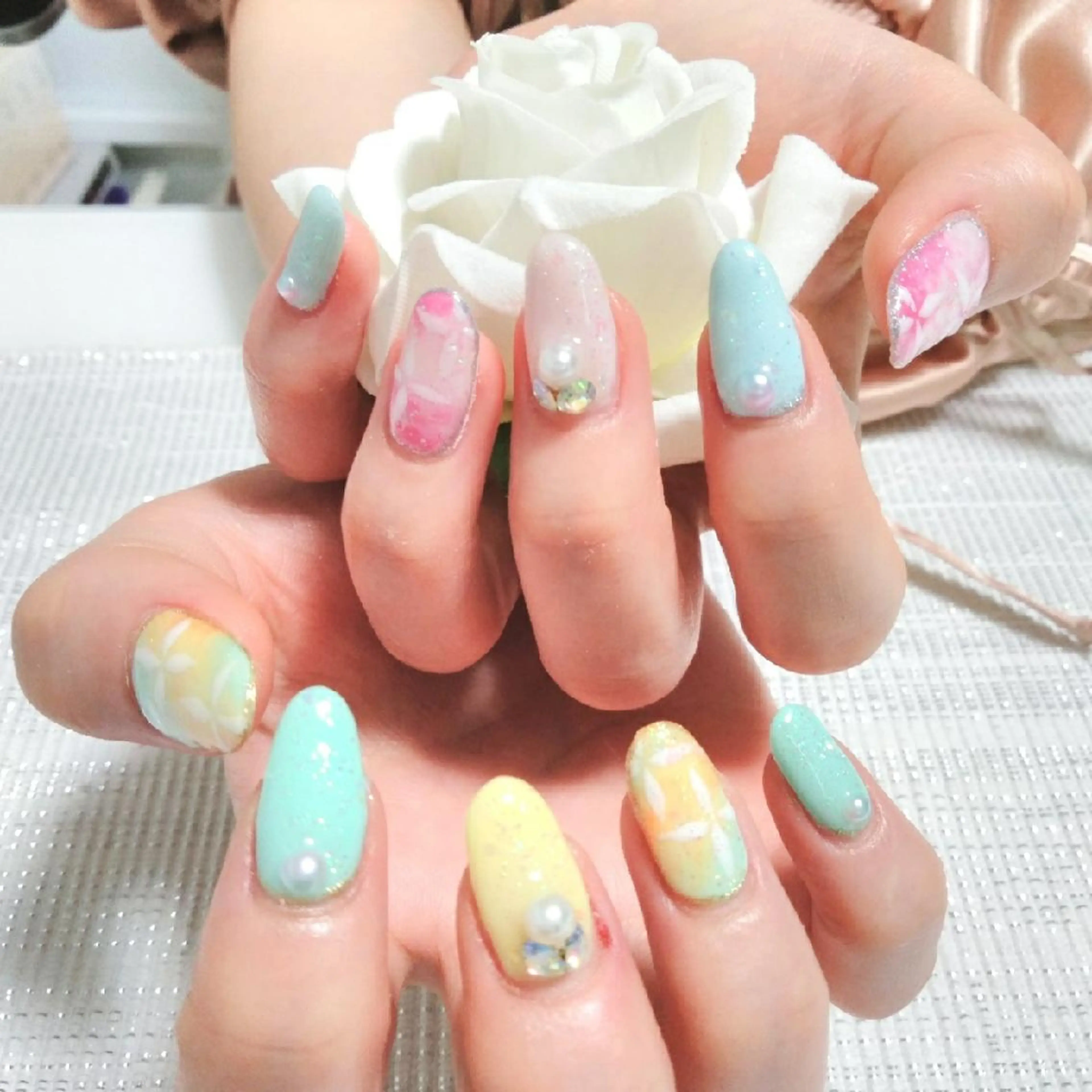 ネイル エステとネイル ローズコンフォートのネイルデザイン