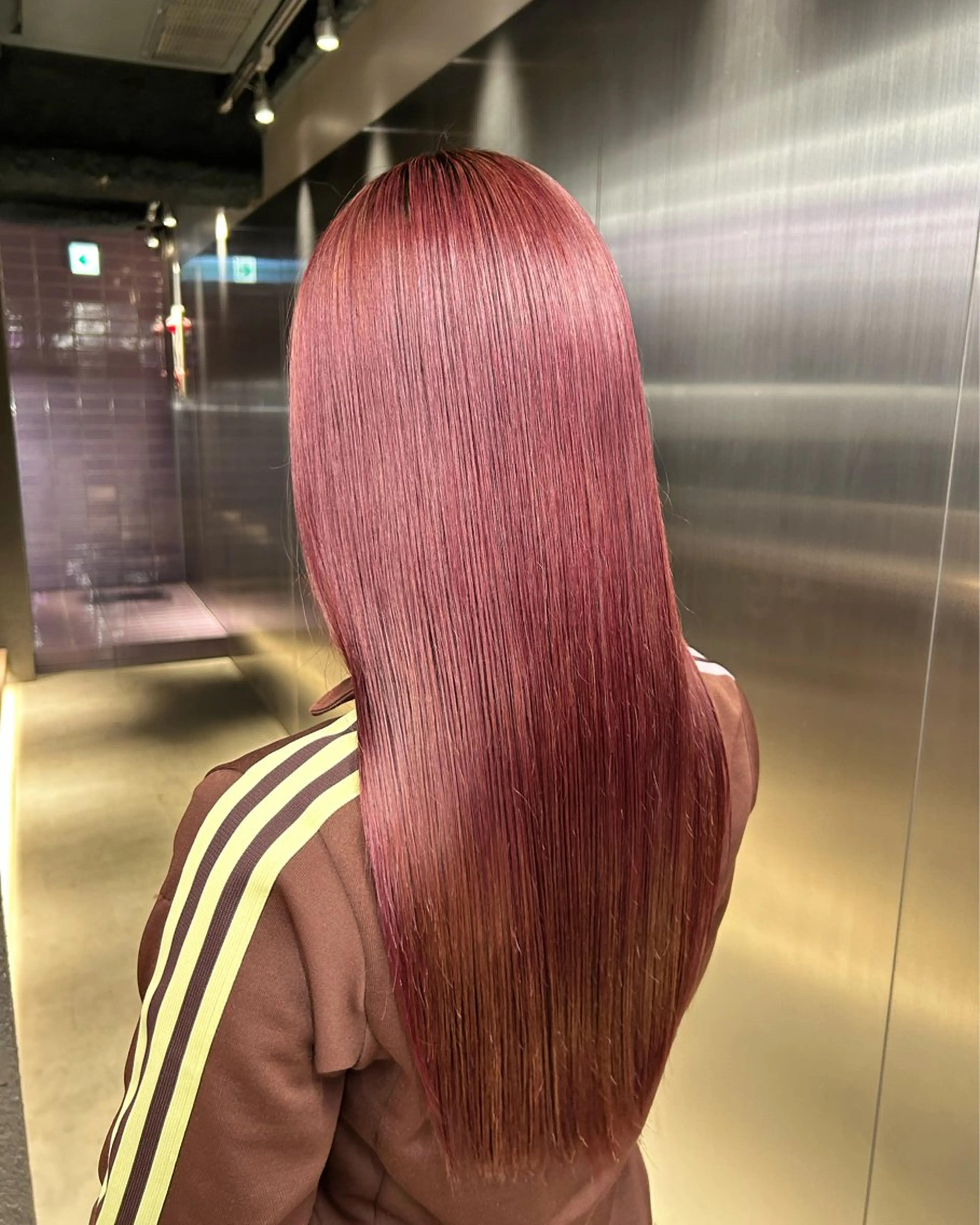 カラー ブリーチ ピンクカラー レッドカラー PELE Nagomiのヘアスタイル