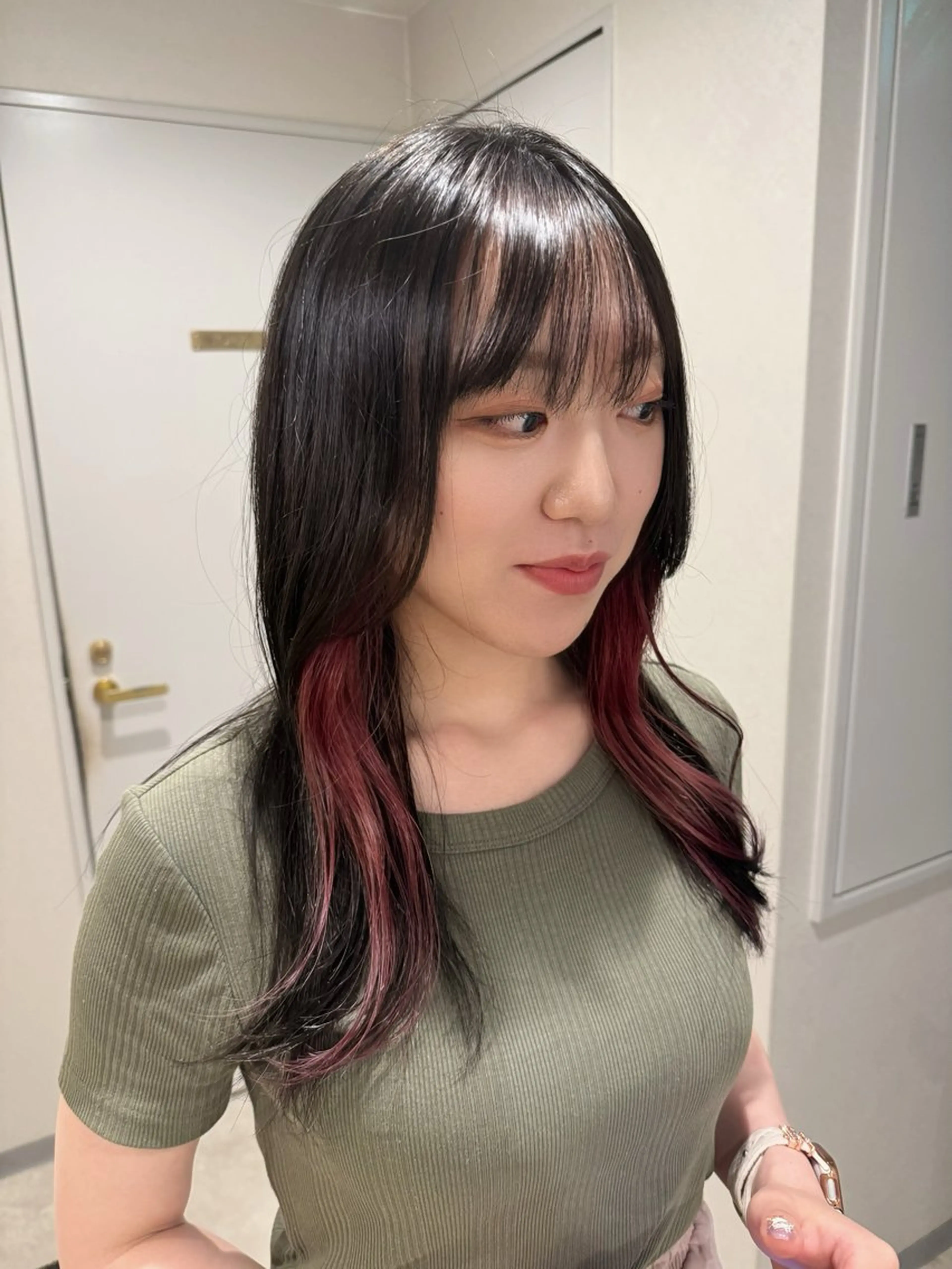 ロング カラー 黒髪 インナーカラー ピンクカラー 顔周りカット ロング ヘアカラー トリートメント 銀座/インナーカラー /髪質改善/せいぎのヘアスタイル