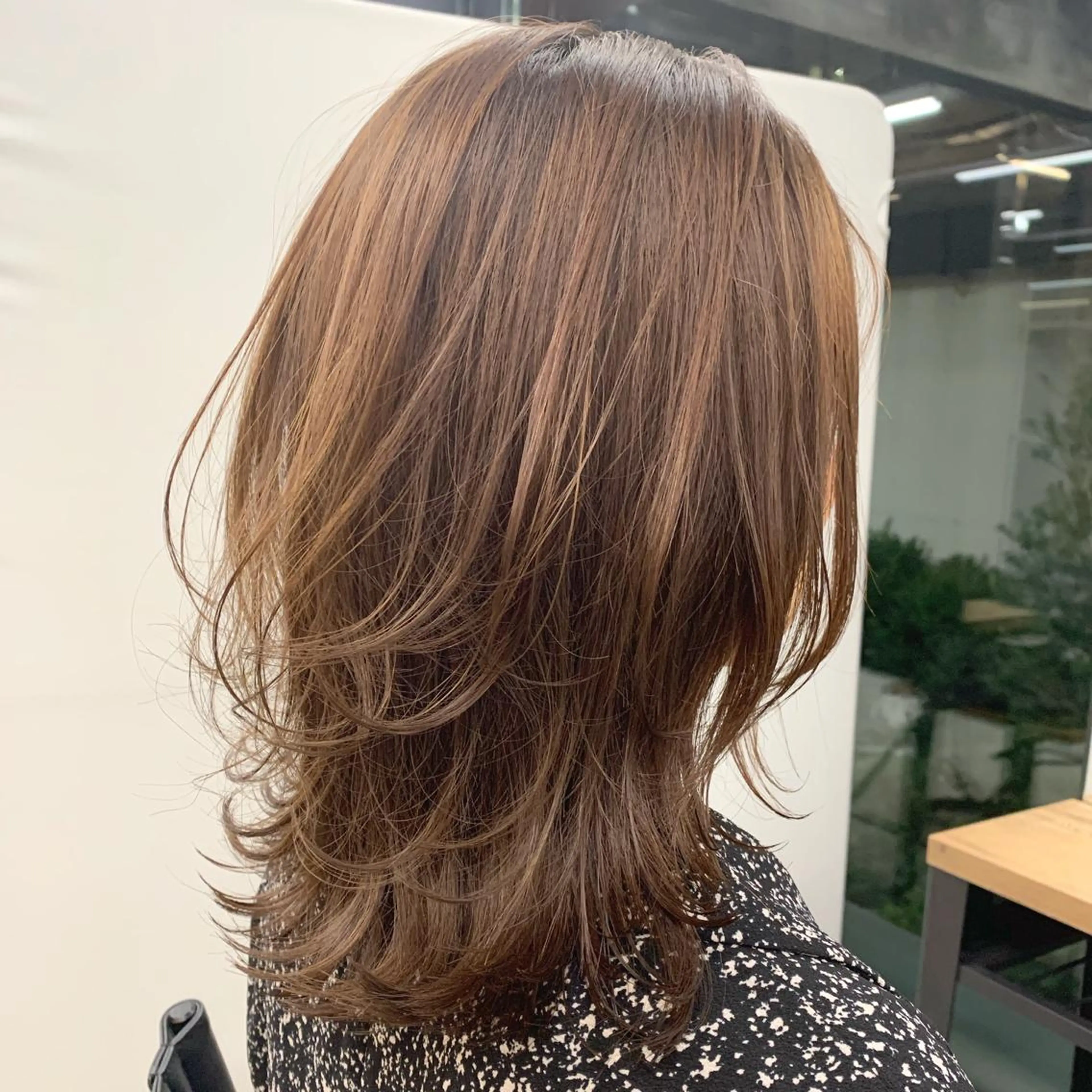 セミロング カラー 透明感/オリーブ/ グレージュ/YUKAのヘアスタイル