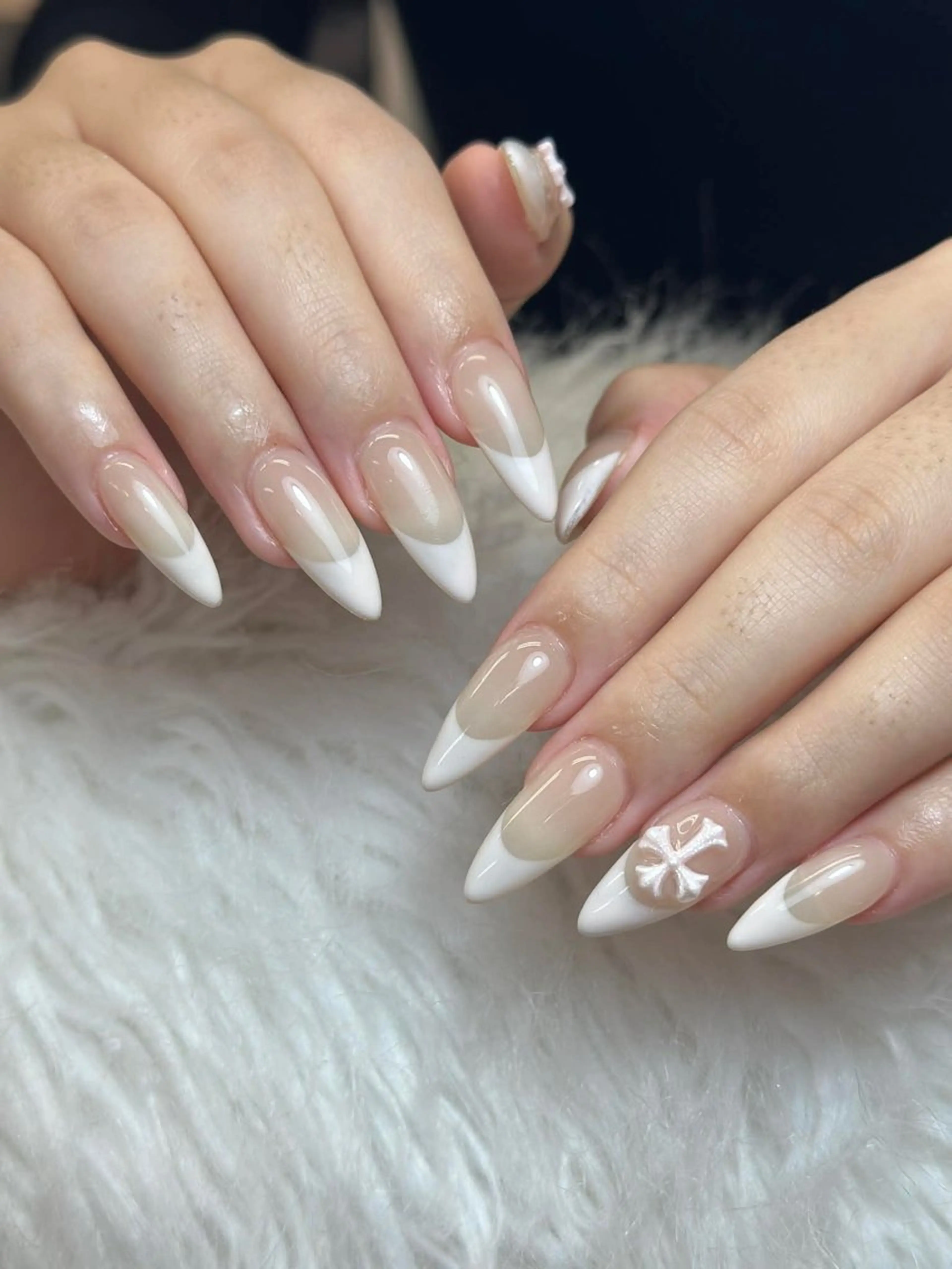 ネイル フレンチネイル ジェルネイル ガーリー 韓国ネイル ロングネイル ハンドネイル タオ チャンのネイルデザイン