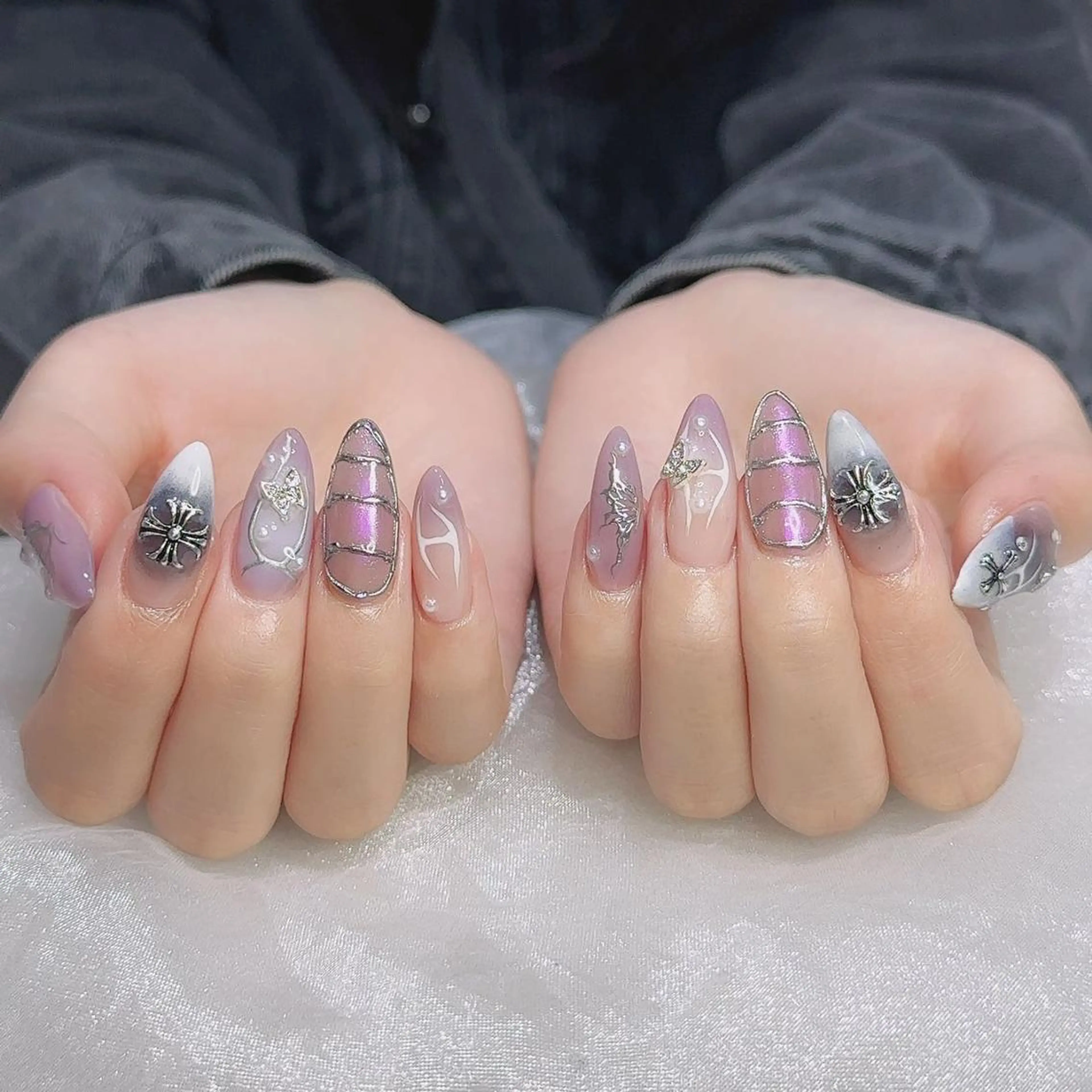 ネイル アートネイル 長さ出し スカルプネイル Queens ciciのネイルデザイン