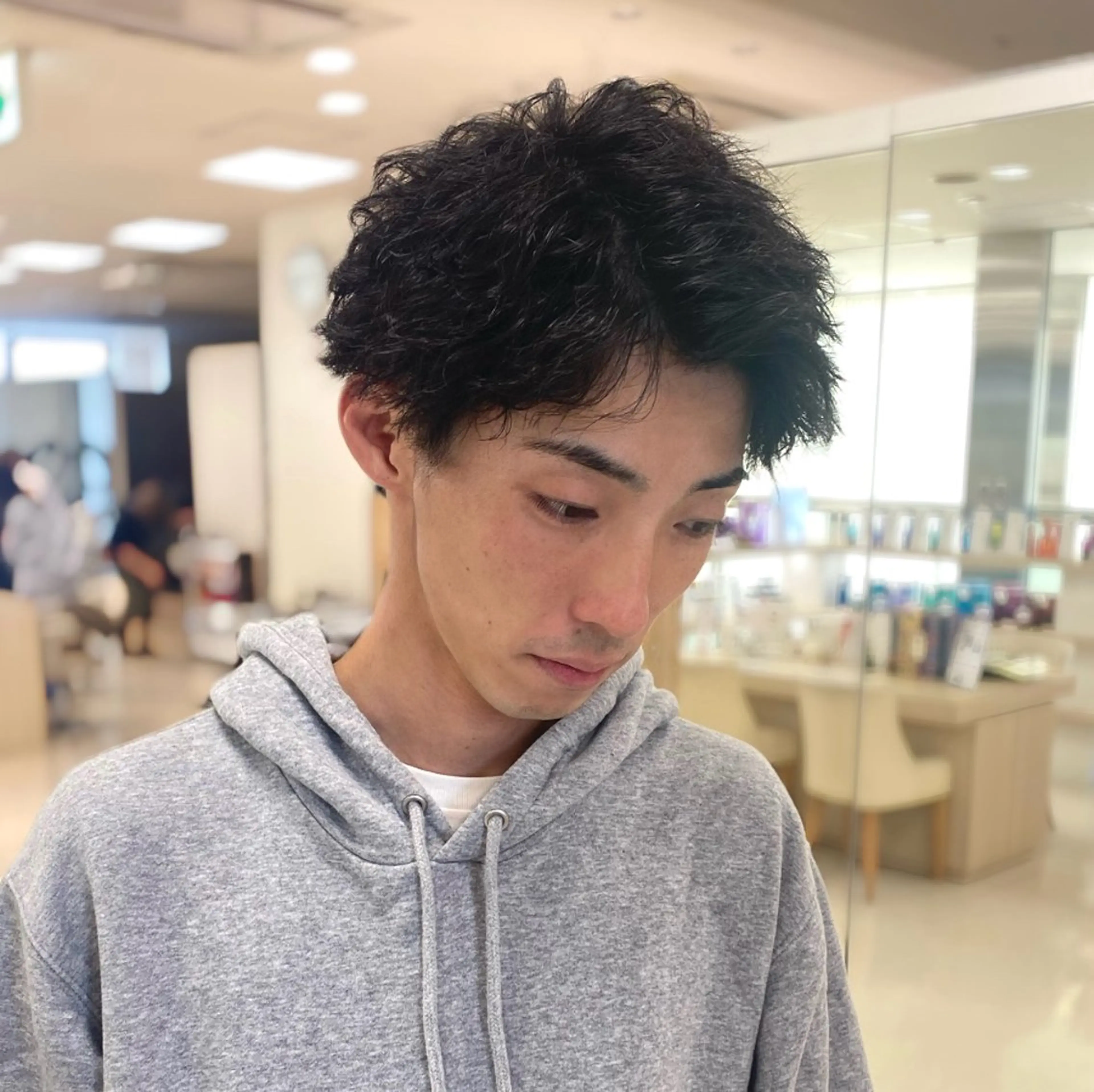 ショート パーマ メンズ フェザーパーマ メンズパーマ 波巻きパーマ ニュアンスパーマ カット パーマ トリートメント 銀座/ハイライト特化 🌿ブリーチ/片山のヘアスタイル