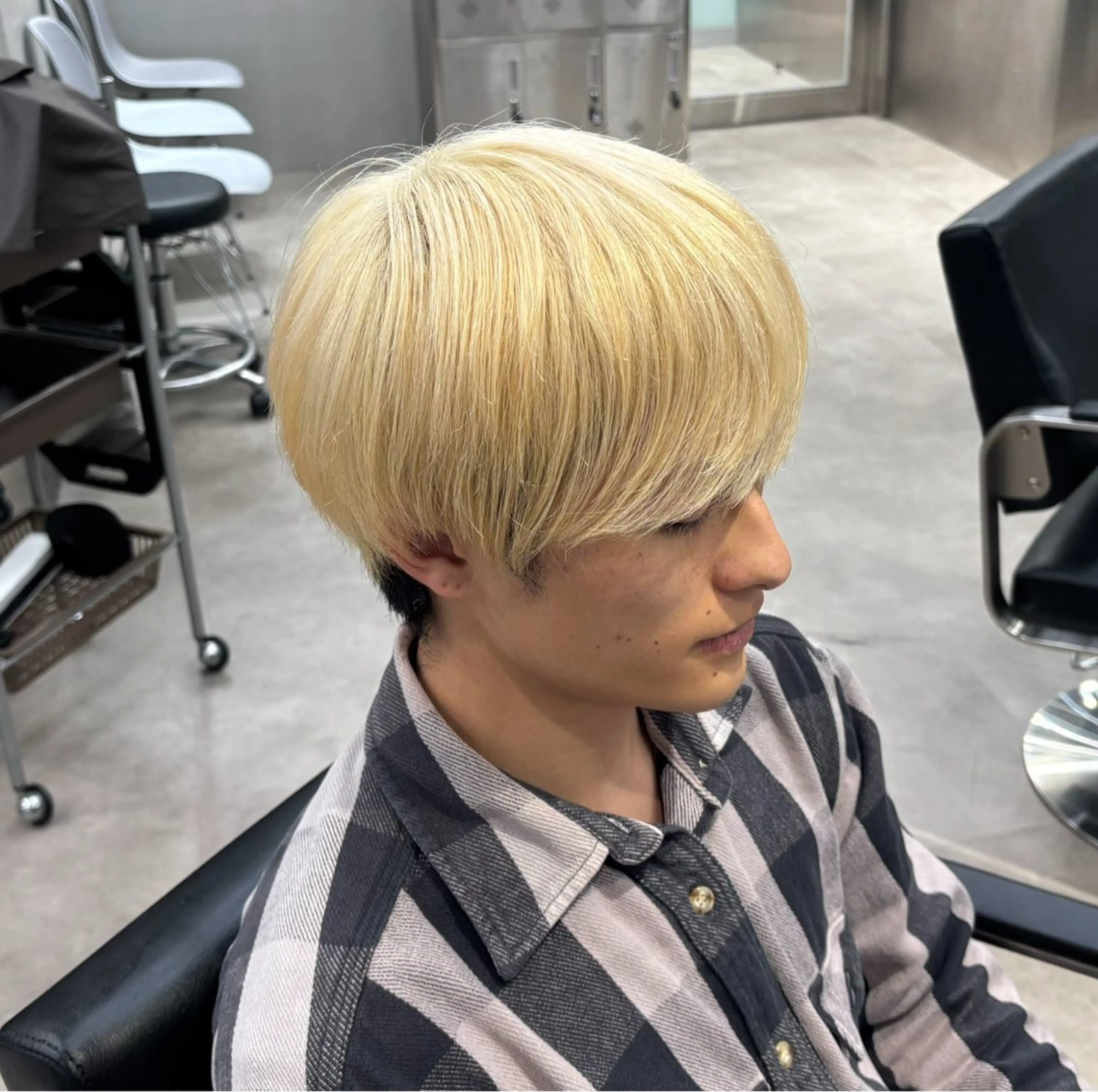 ショート メンズ ヘアカラー LIBER🫧AKO 🫧メンズのヘアスタイル