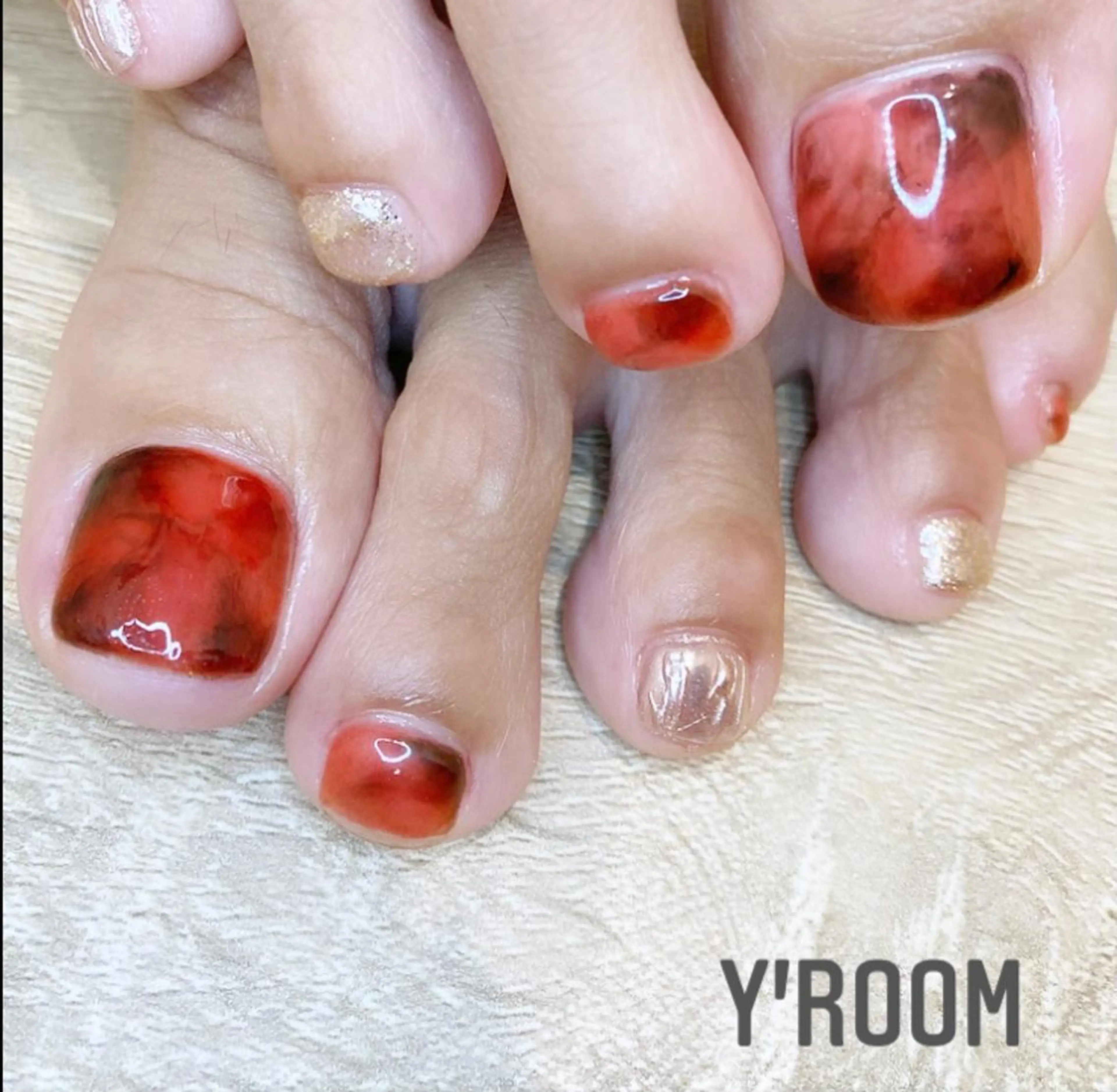 ネイル オーロラネイル べっ甲ネイル フラッシュネイル フットネイル ジェルネイル YUKA （ネイリスト）のネイルデザイン