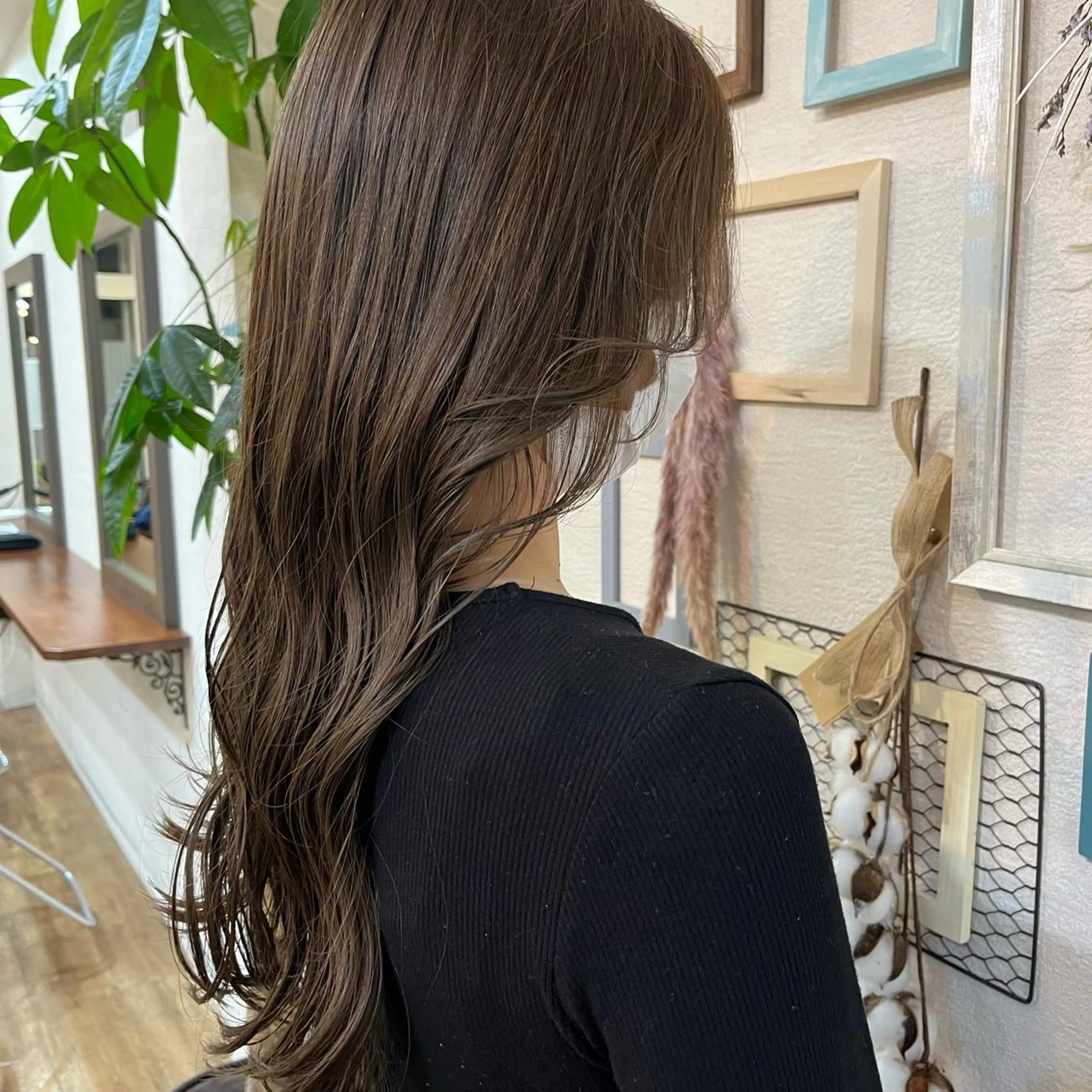 ロング カラー ブリーチ ブリーチなしカラー 顔まわりレイヤー 顔周りカット 韓国風ヘア hair slon 2co所属・堀谷 彩花のヘアスタイル