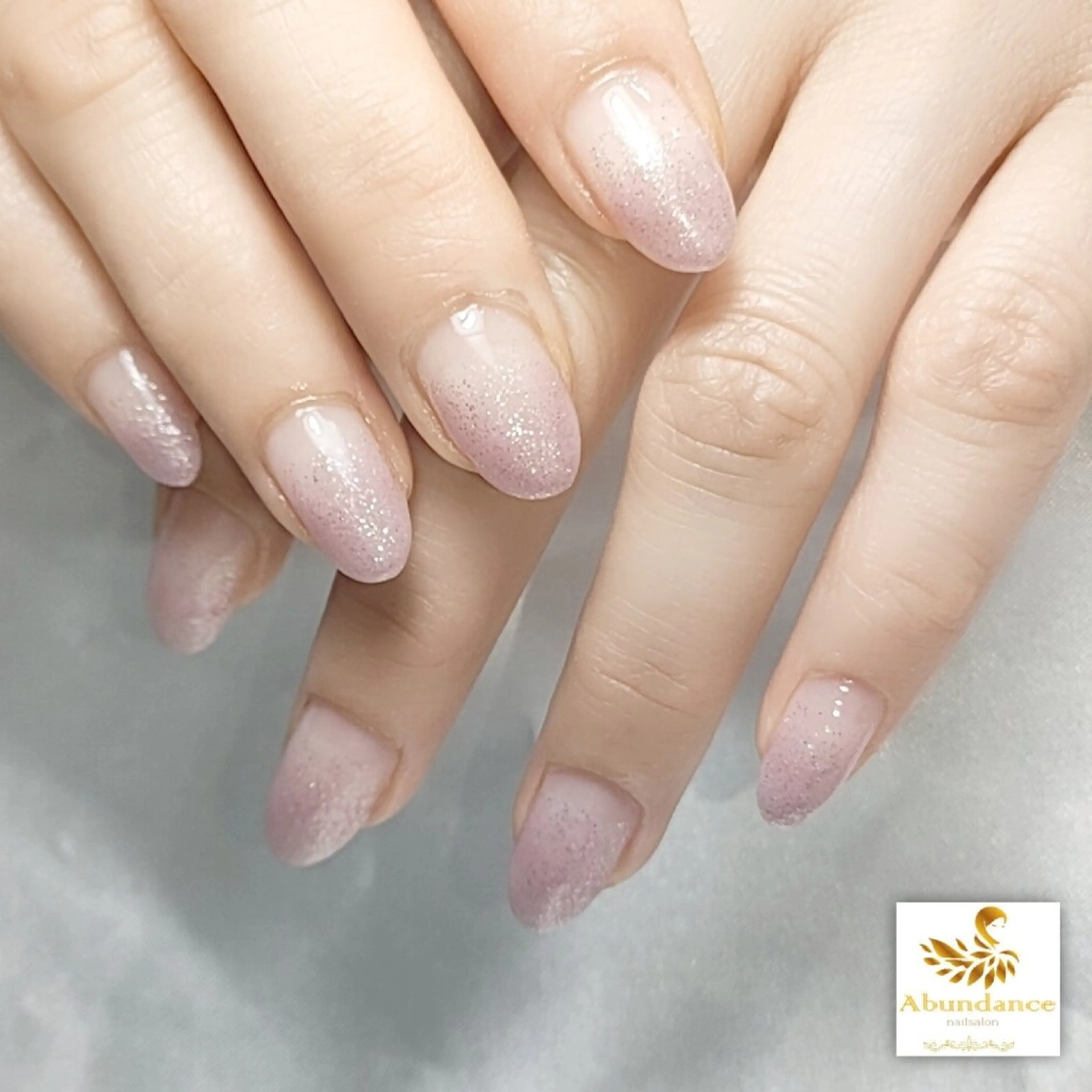 ネイル ラメ(グリッター) ラメグラデーション ハンドネイル 完全予約制個室サロン Abundancesのネイルデザイン