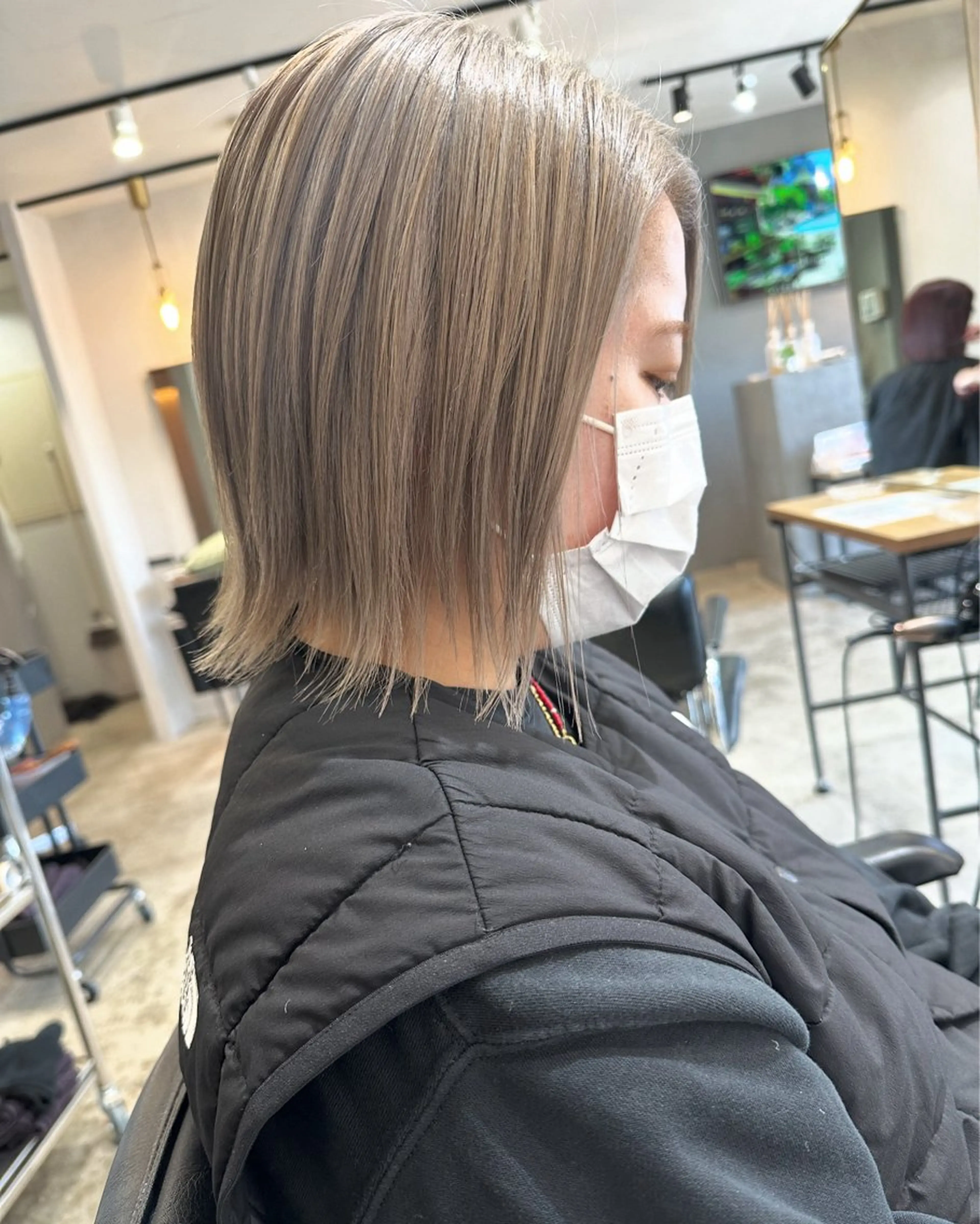 ミディアム ヘアカラー YURIK Aのヘアスタイル