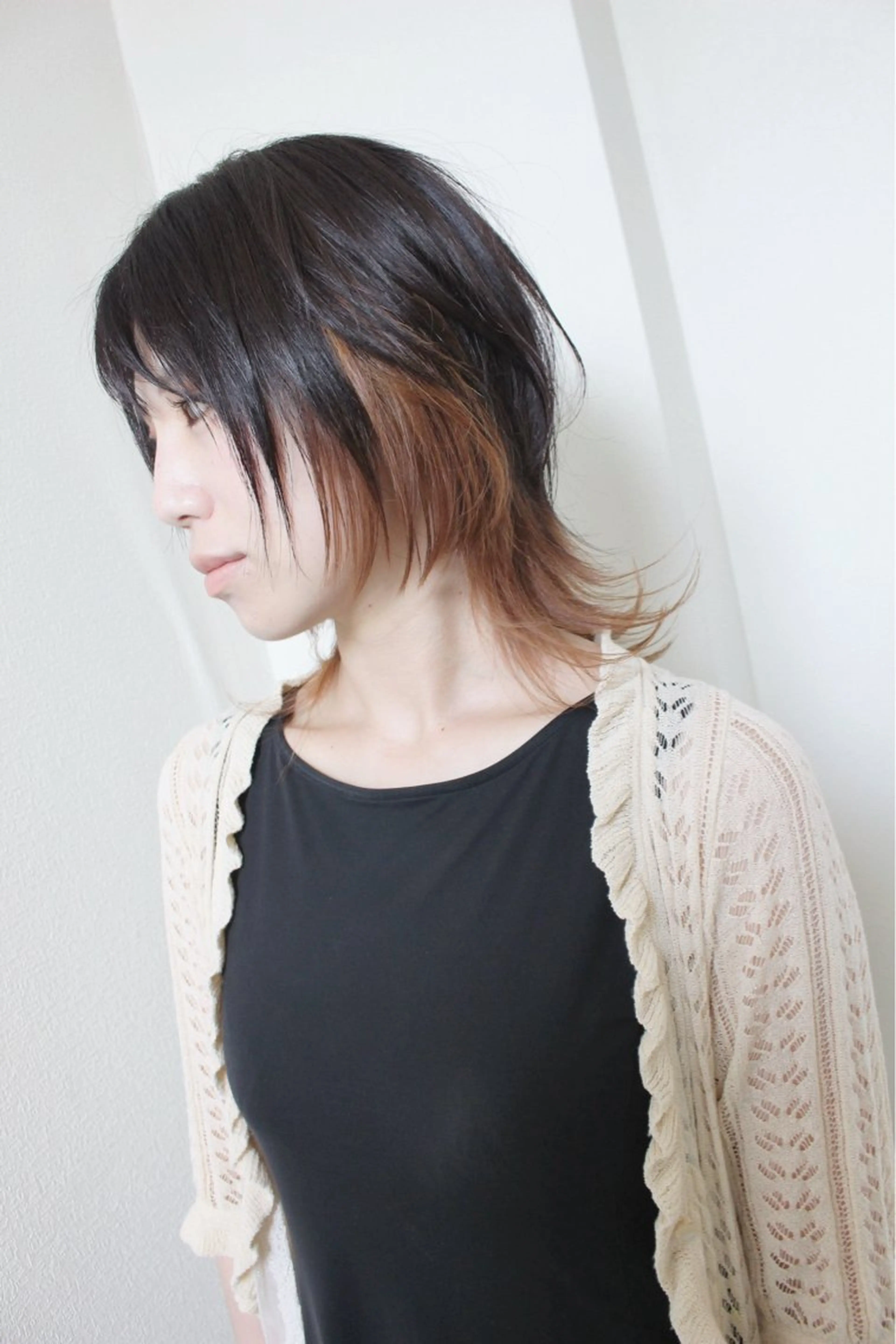 ミディアム カラー ブリーチ ブリーチなしカラー ボブ レイヤーカット 外ハネヘア カット ヘアカラー 土居 正季のヘアスタイル