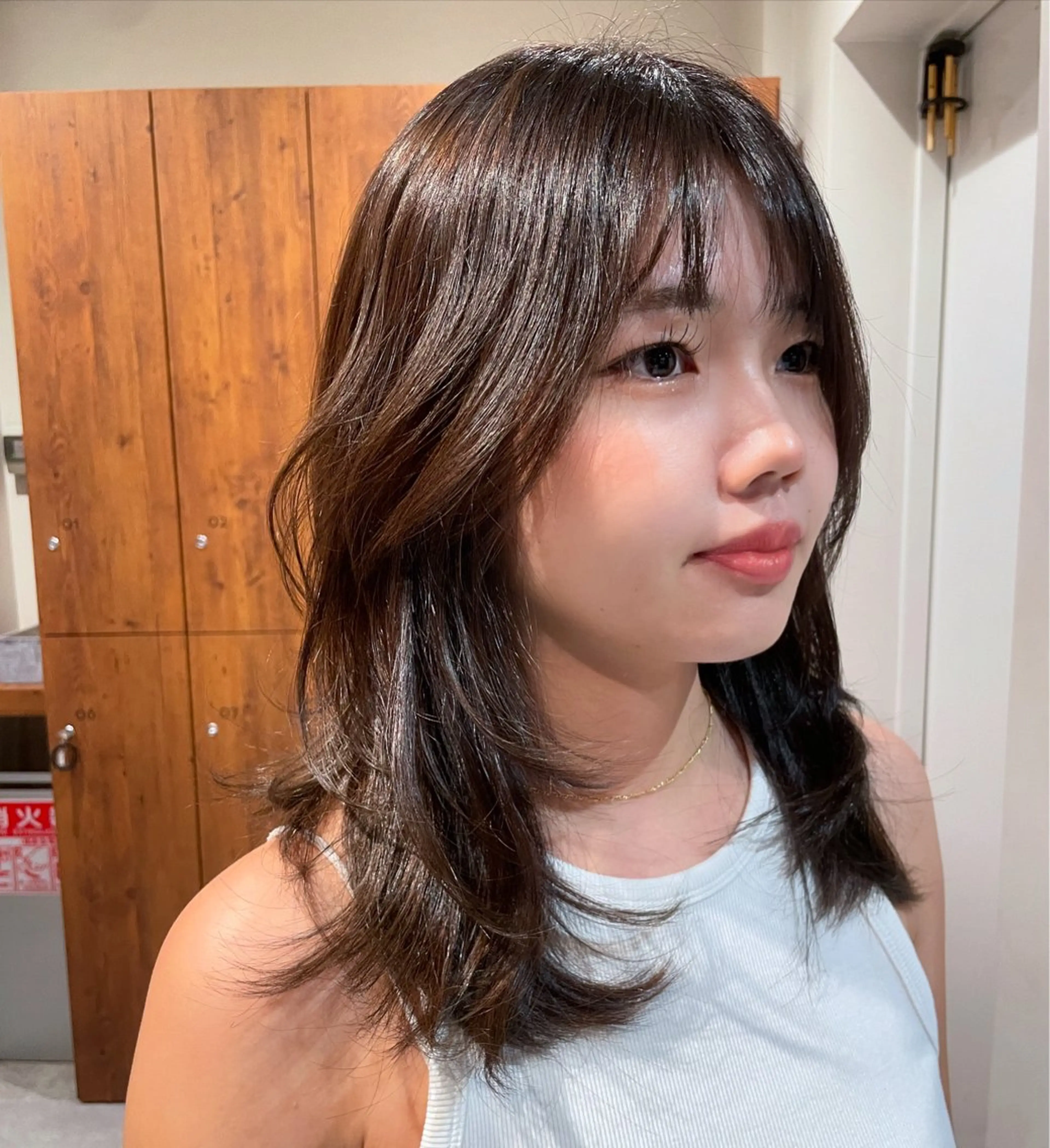 ミディアム カラー ブラウンカラー ナチュラルブラウン レイヤーカット カット トリートメント 海外レイヤー/赤み 消しカラー/上原聖奈のヘアスタイル