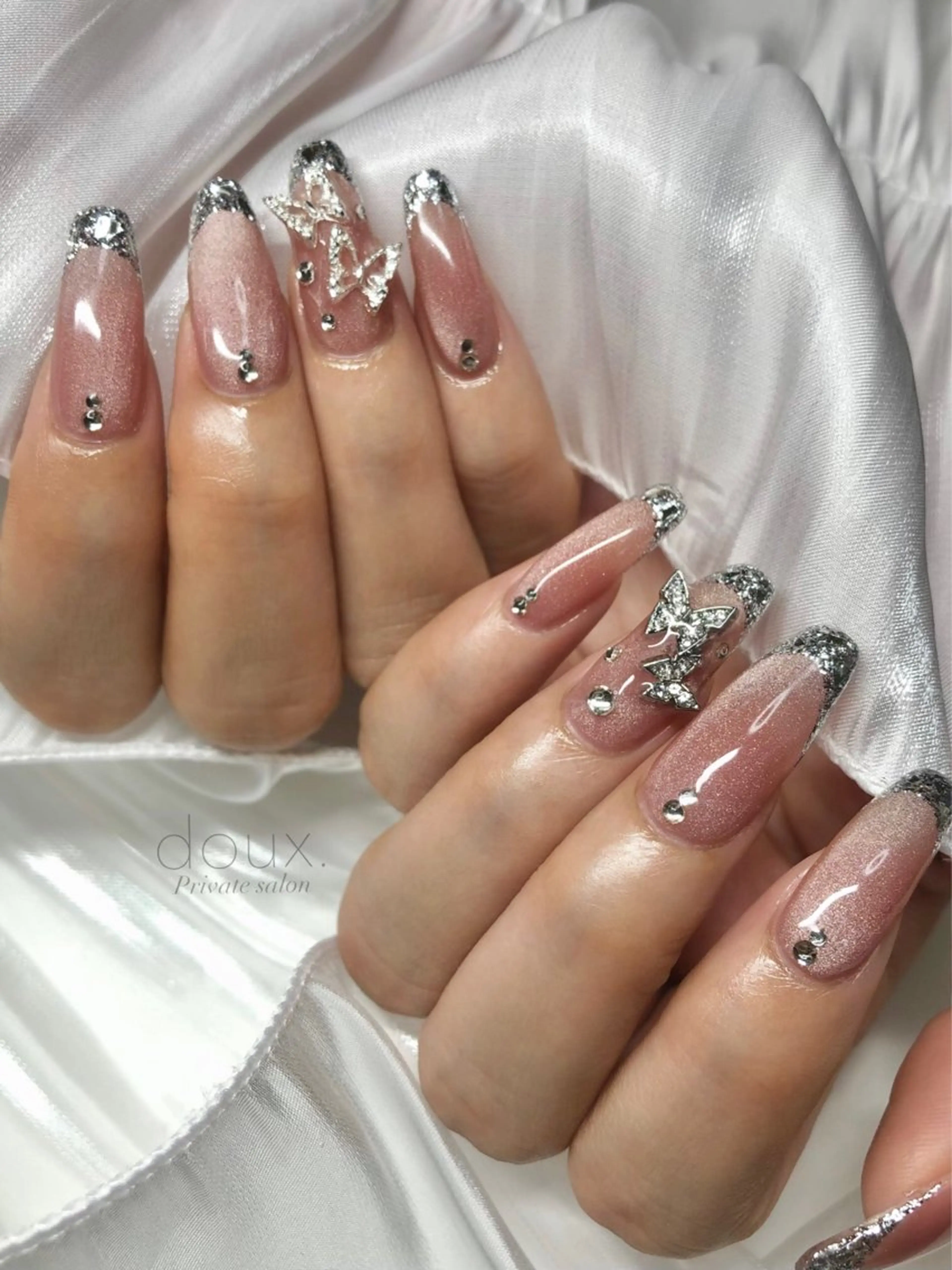 ネイル 桜ネイル フレンチネイル ガラスフレンチ 韓国ネイル マグネットネイル ハンドネイル doux. nailのネイルデザイン