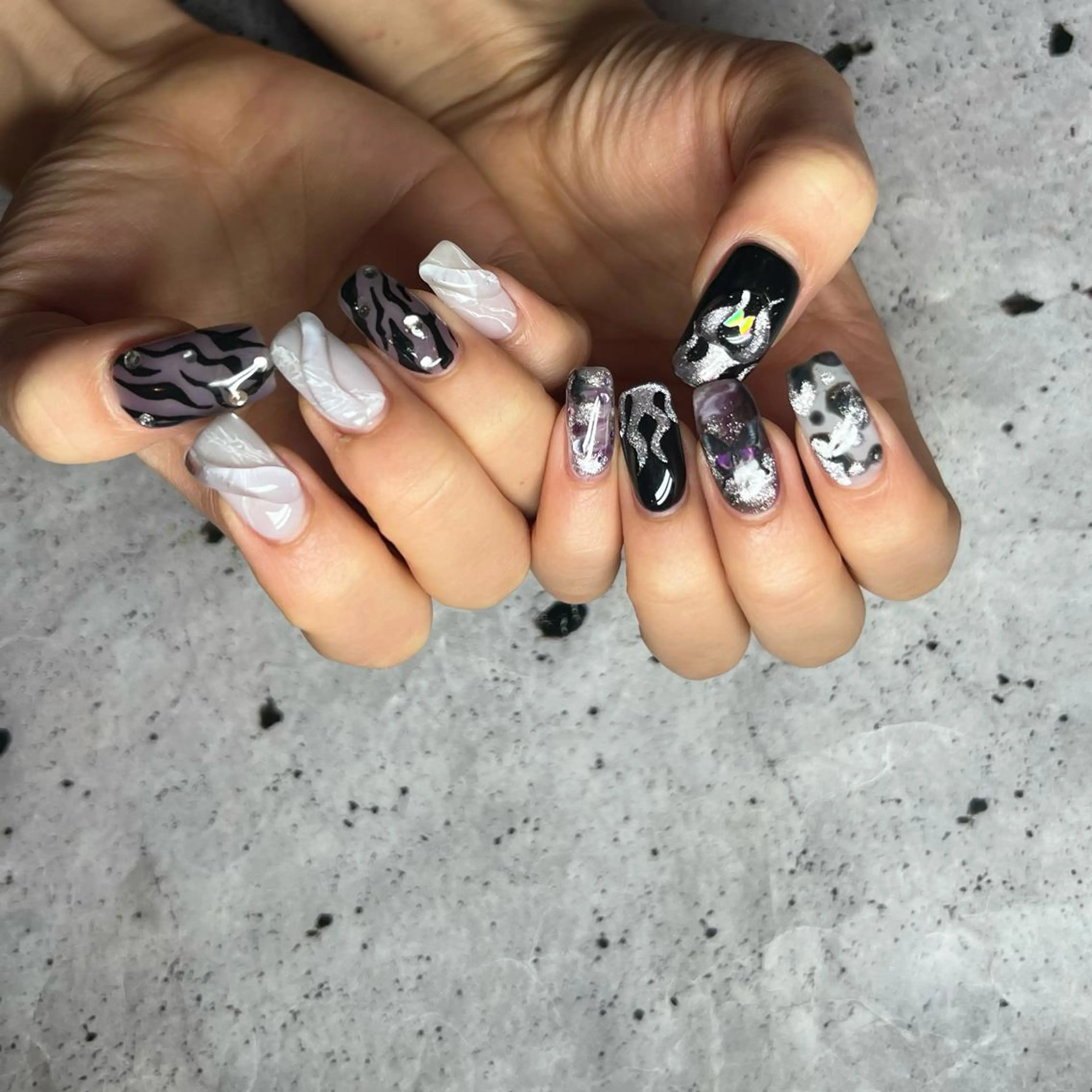 ネイル パープル ハンドネイル 𝐫𝐚𝐢 𝐧𝐚𝐢𝐥の眉毛・アイブロウイメージ