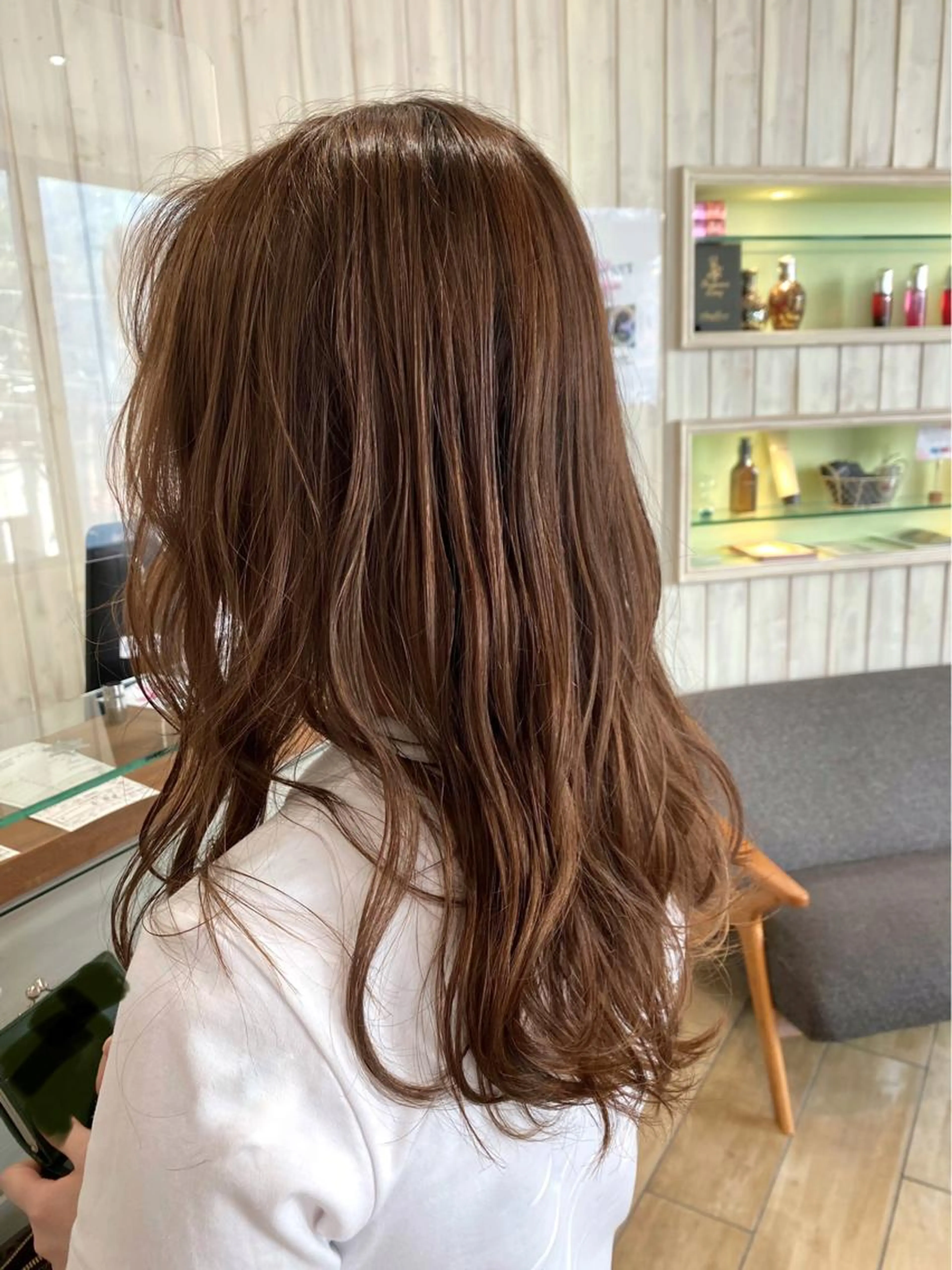 【明るい白髪ぼかし】ケアブリーチハイライト✨髪質改善カラー✨潤いトリートメント🤍の写真