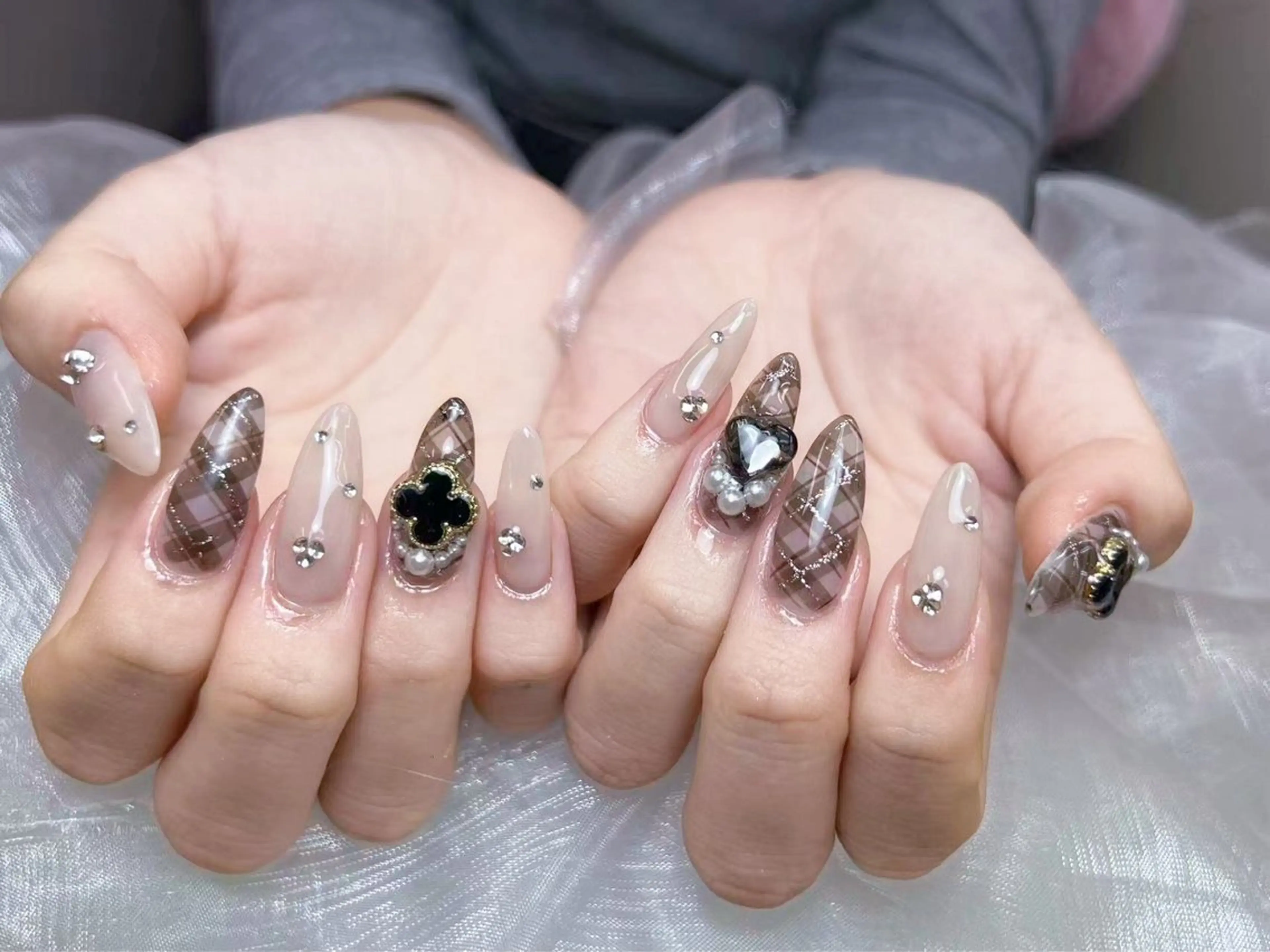 メンズ ネイル メンズ韓国風 アートネイル フレンチネイル ジェルネイル キラキラネイル ハンドネイル Bloom スカルプ専門店のネイルデザイン