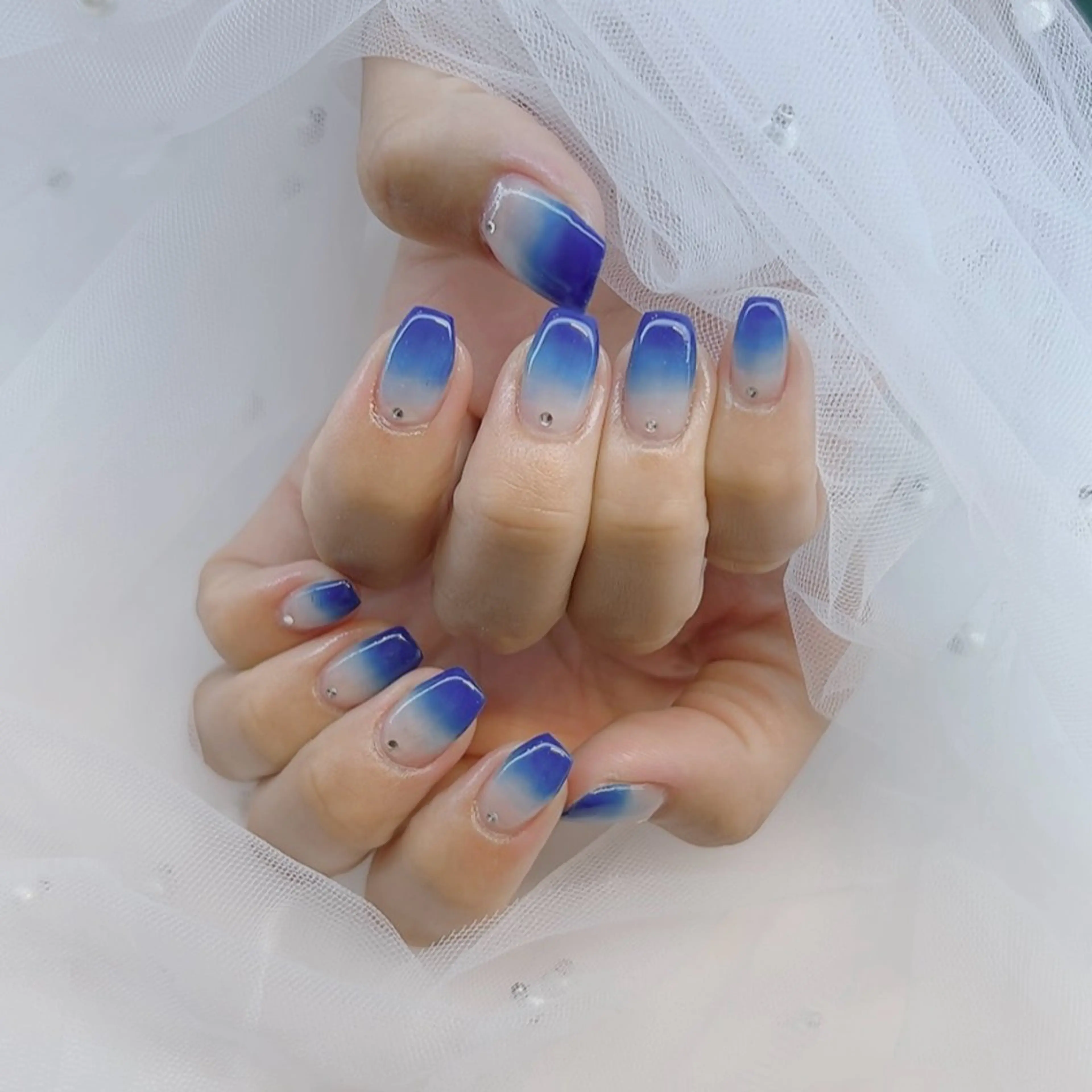 ネイル ストーンネイル ハンドネイル Charlie所属・Charlie 🖤のネイルデザイン