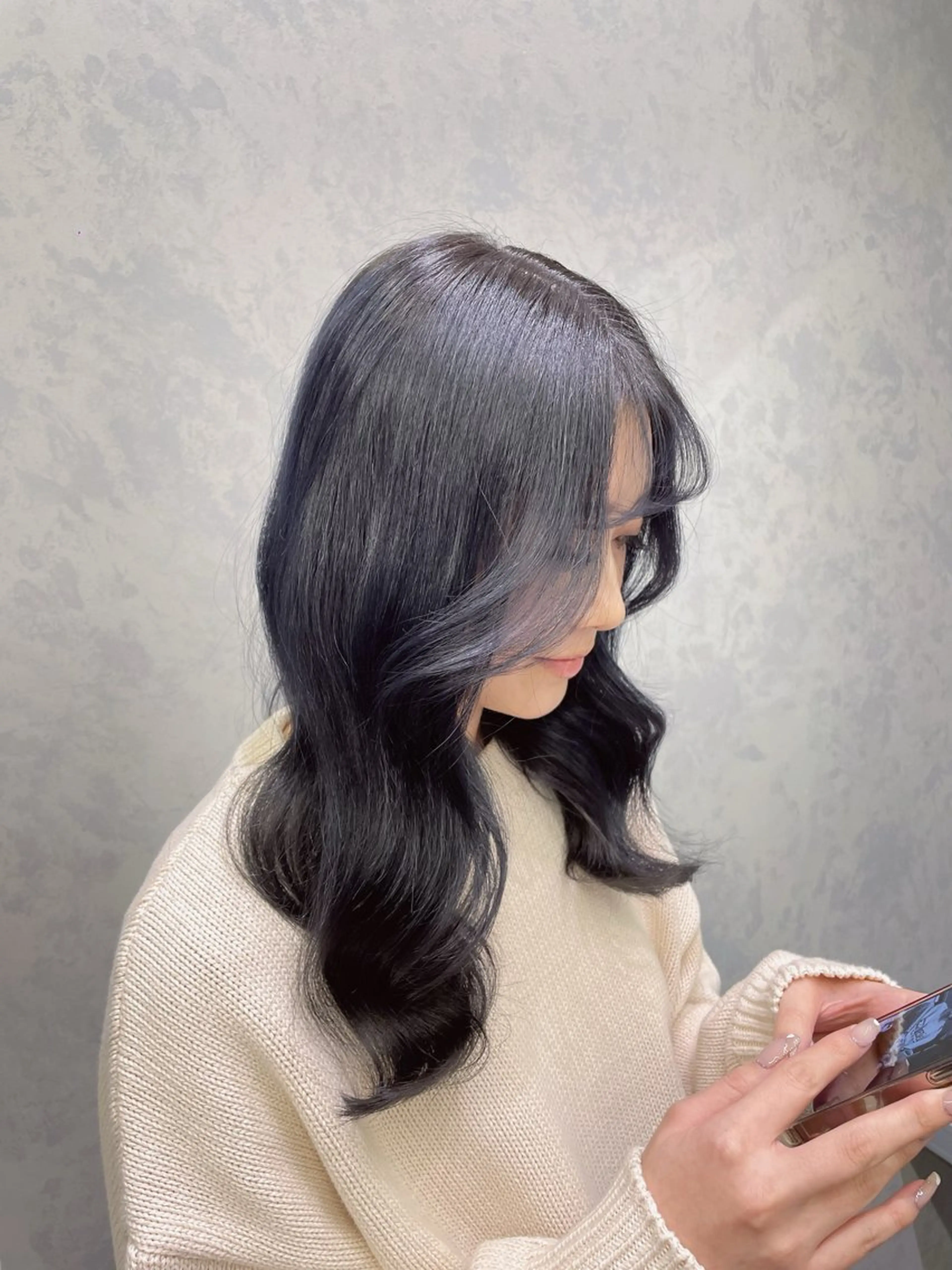 ロング カラー シールエクステ 黒髪 ブリーチ ブルーカラー ブルーブラック loa所属・🦋韓国hair🦋 エクステ店長sakiのヘアスタイル