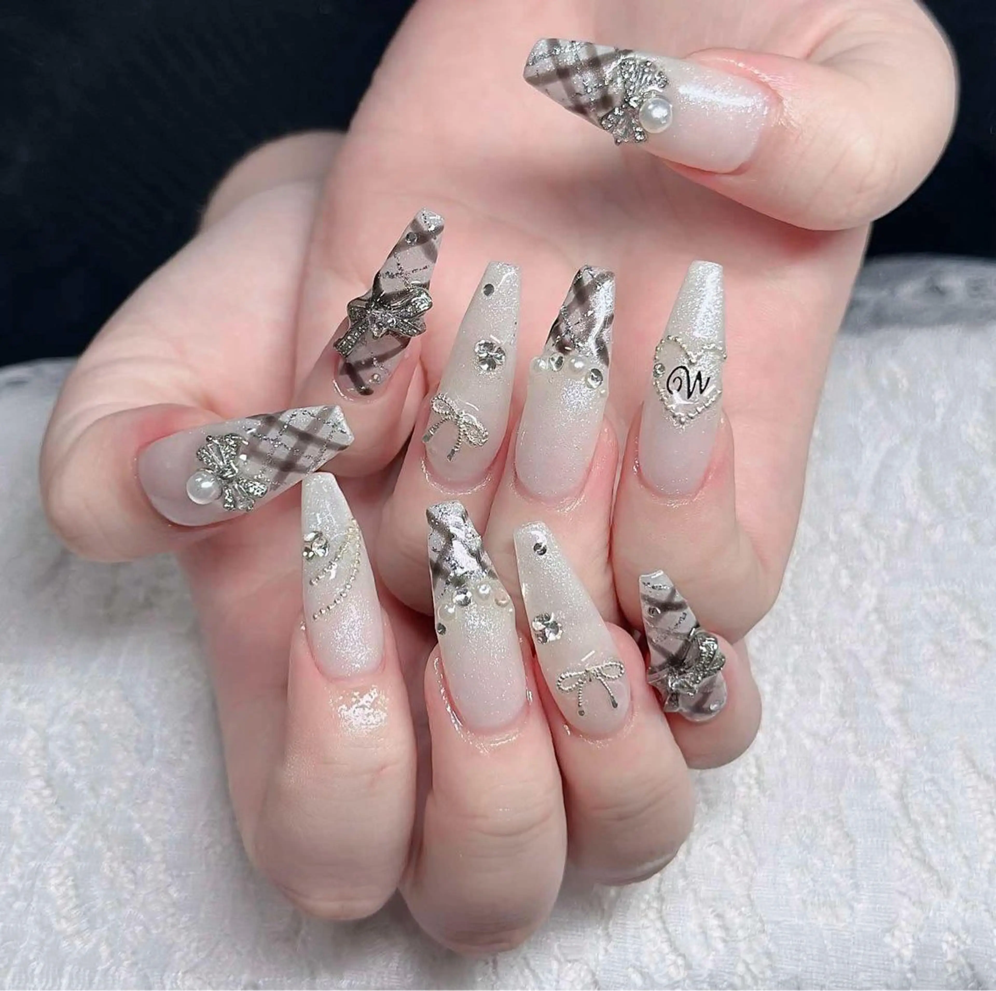 ネイル フレンチネイル ジェルネイル ガラスフレンチ ハロウィン ハート H.baby Nail Salonのネイルデザイン