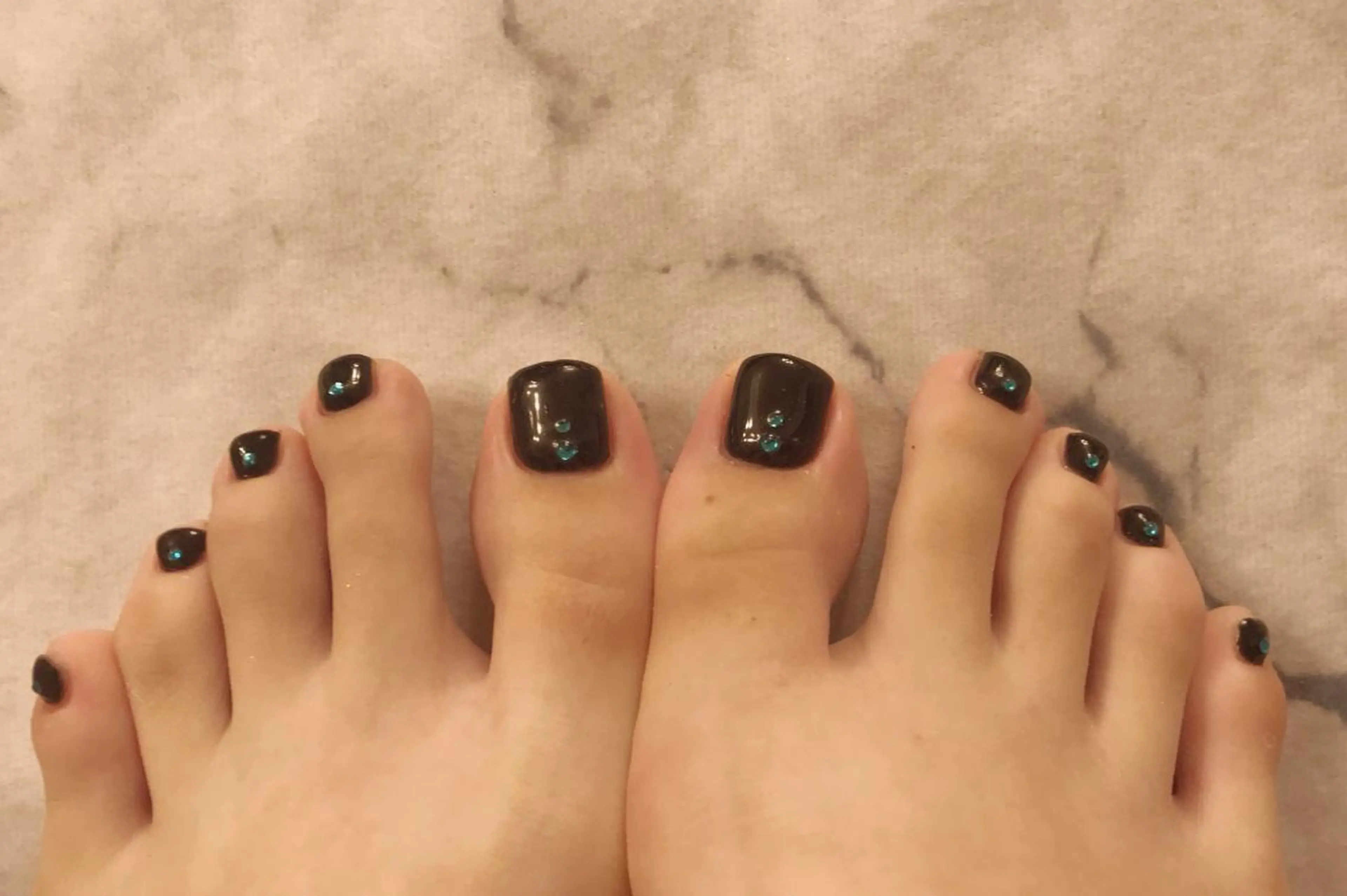 ネイル ネイルリボン 受付スタッフのネイルデザイン