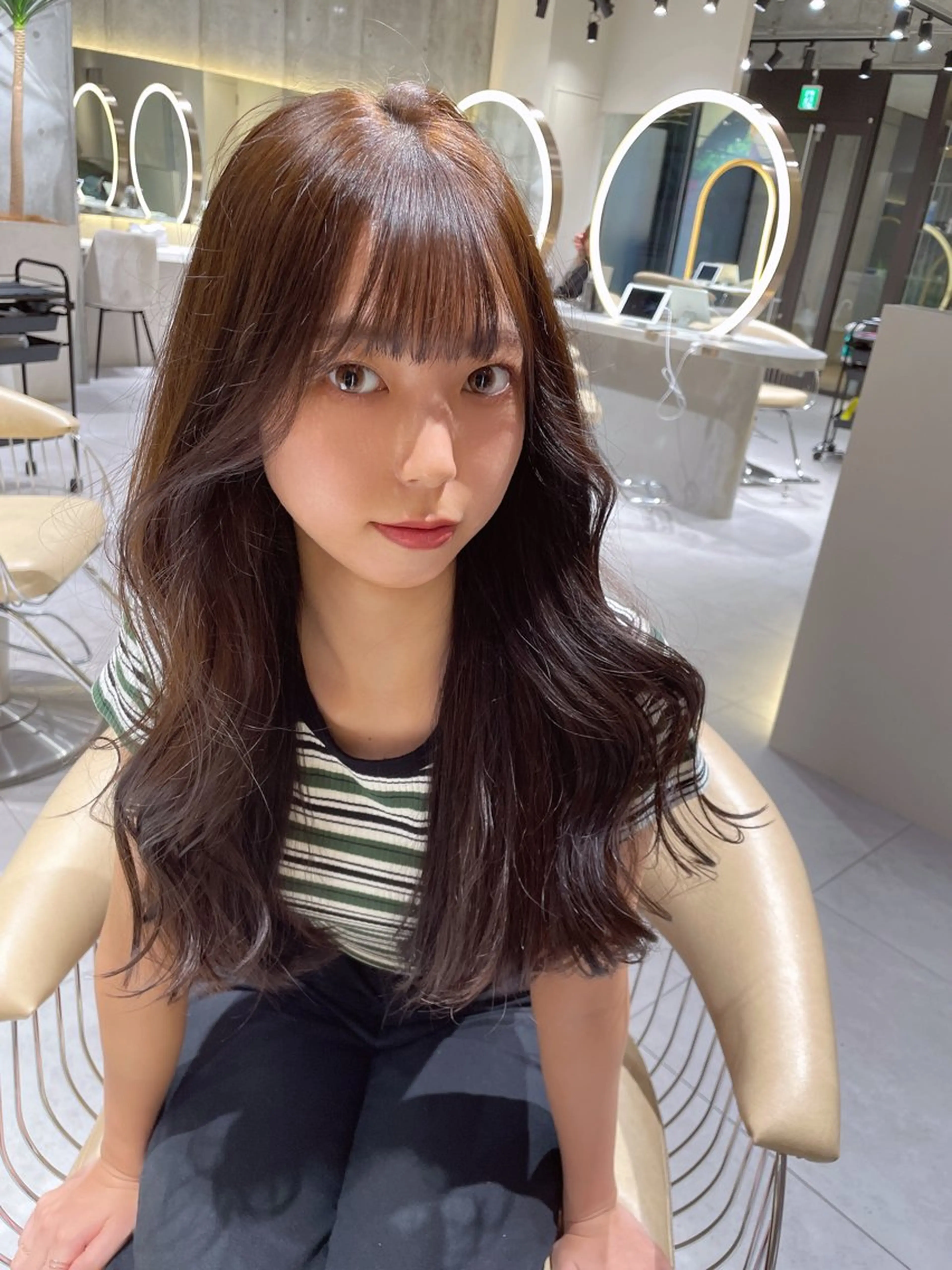 セミロング shion 透明感カラーのヘアスタイル