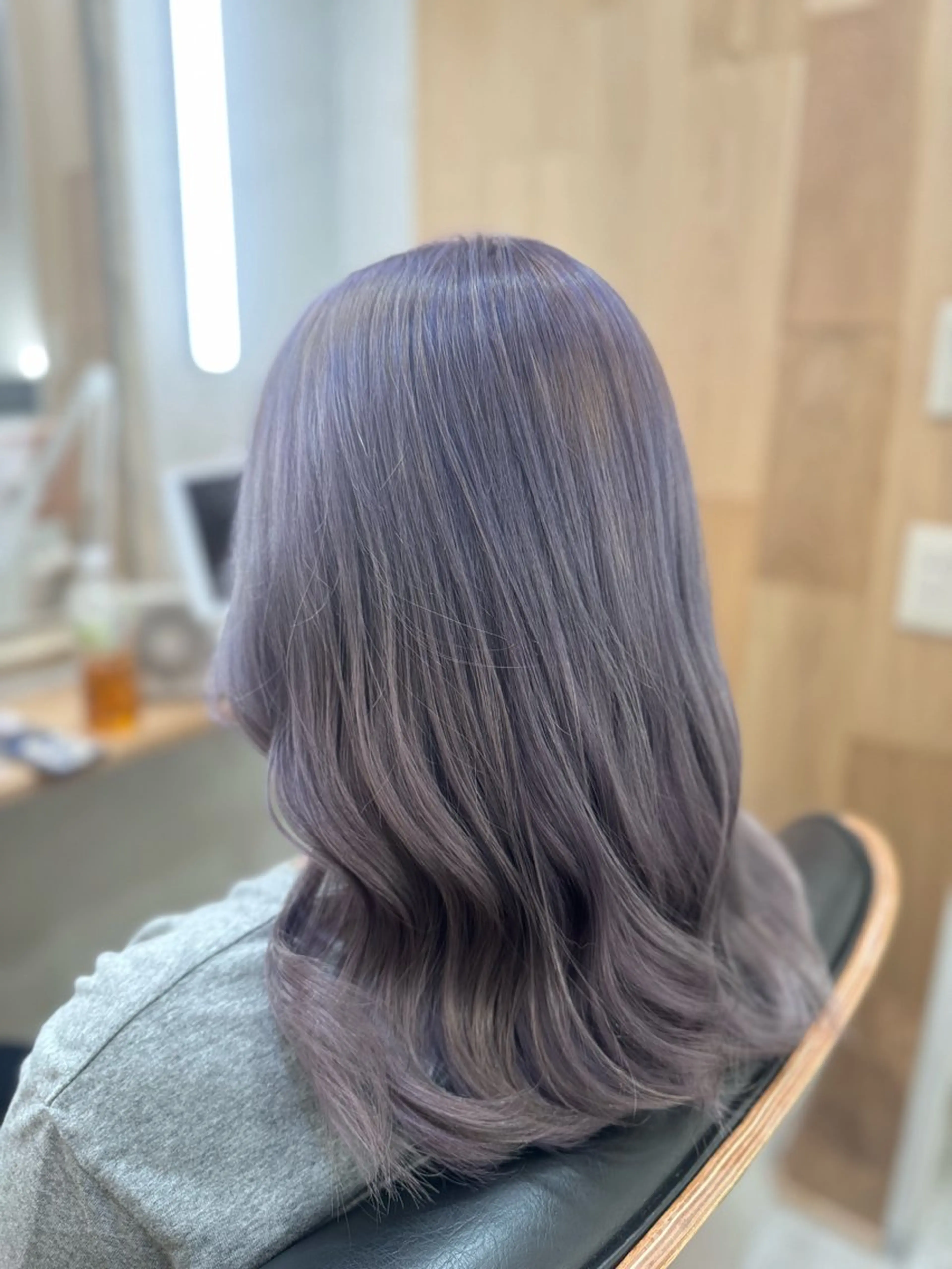 ミディアム カラー ラベンダーカラー シルバー ヘアカラー トリートメント 多賀 順平のヘアスタイル