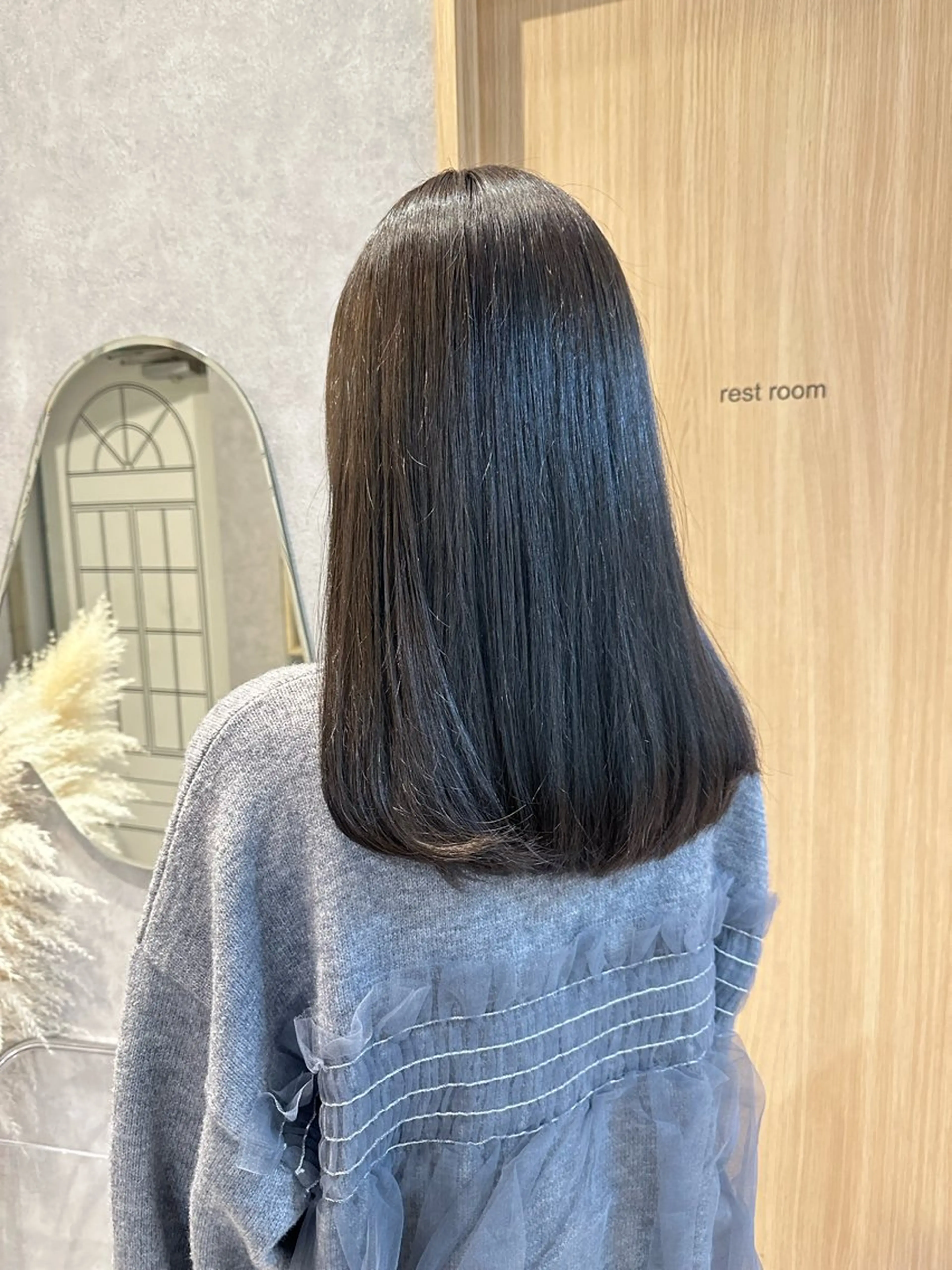 セミロング カラー ヘアアレンジ ベージュカラー ブリーチ 透明感カラー グレージュ ブリーチなしカラー REONA🪽✨ 日常に馴染む髪🫧のヘアスタイル