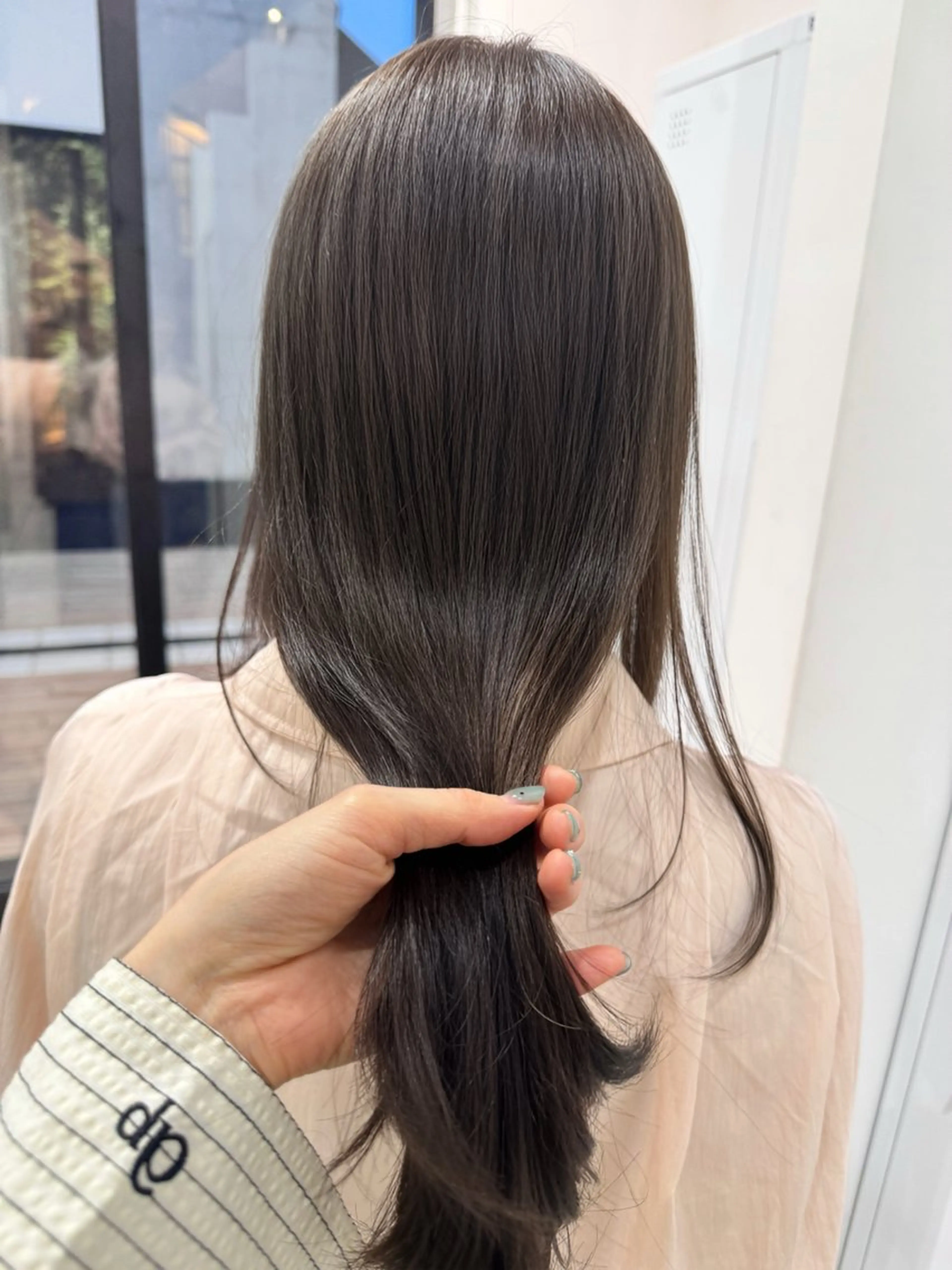 セミロング ヘアカラー SALOWIN表参道ANNEX店所属・表参道🪞艶髪育成 🤍mizukiのヘアスタイル