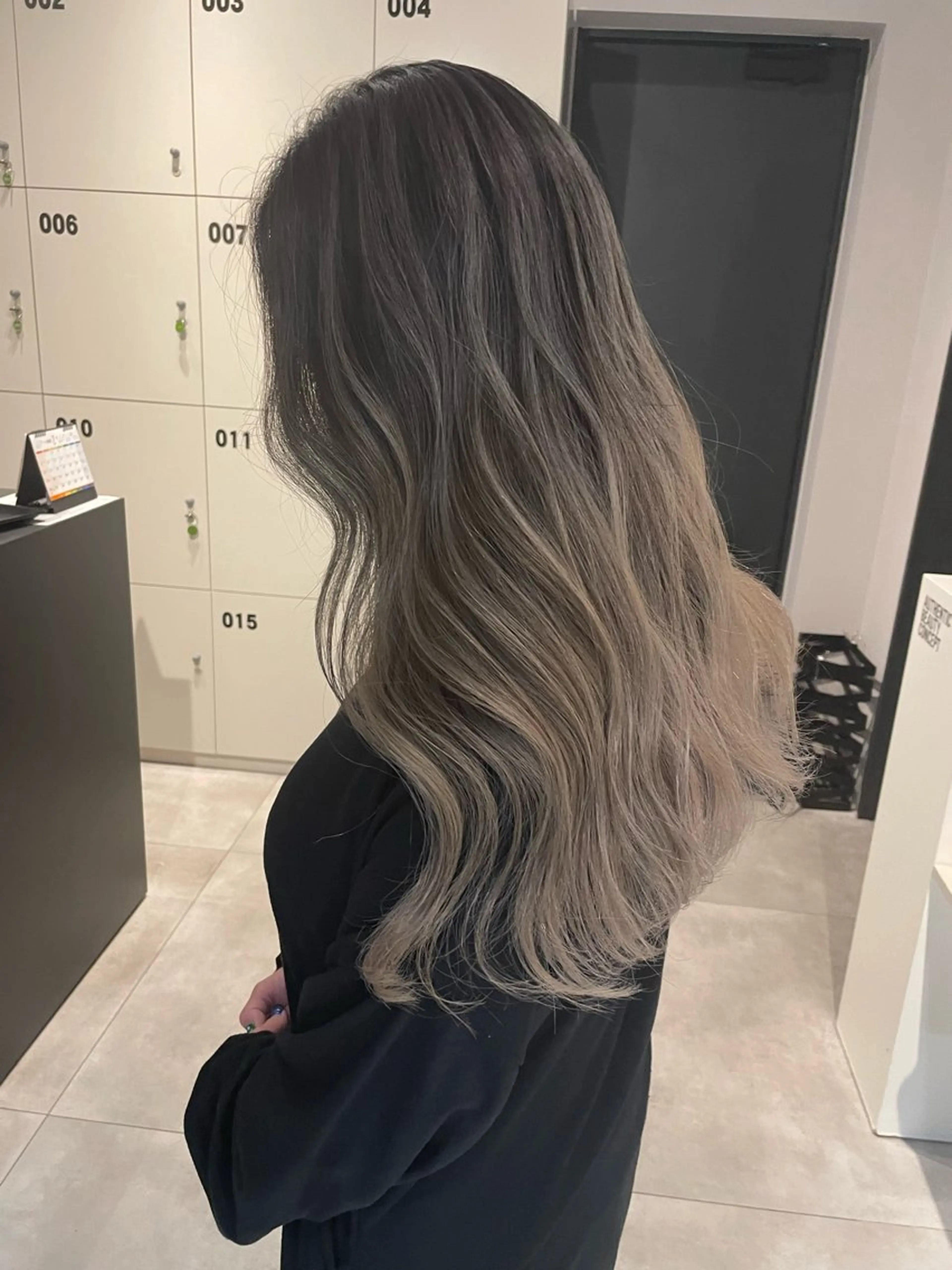 ミディアム カラー バレイヤージュ レイヤーカット ブリーチ👩‍🦳/ ‪✂︎MANAMIのヘアスタイル